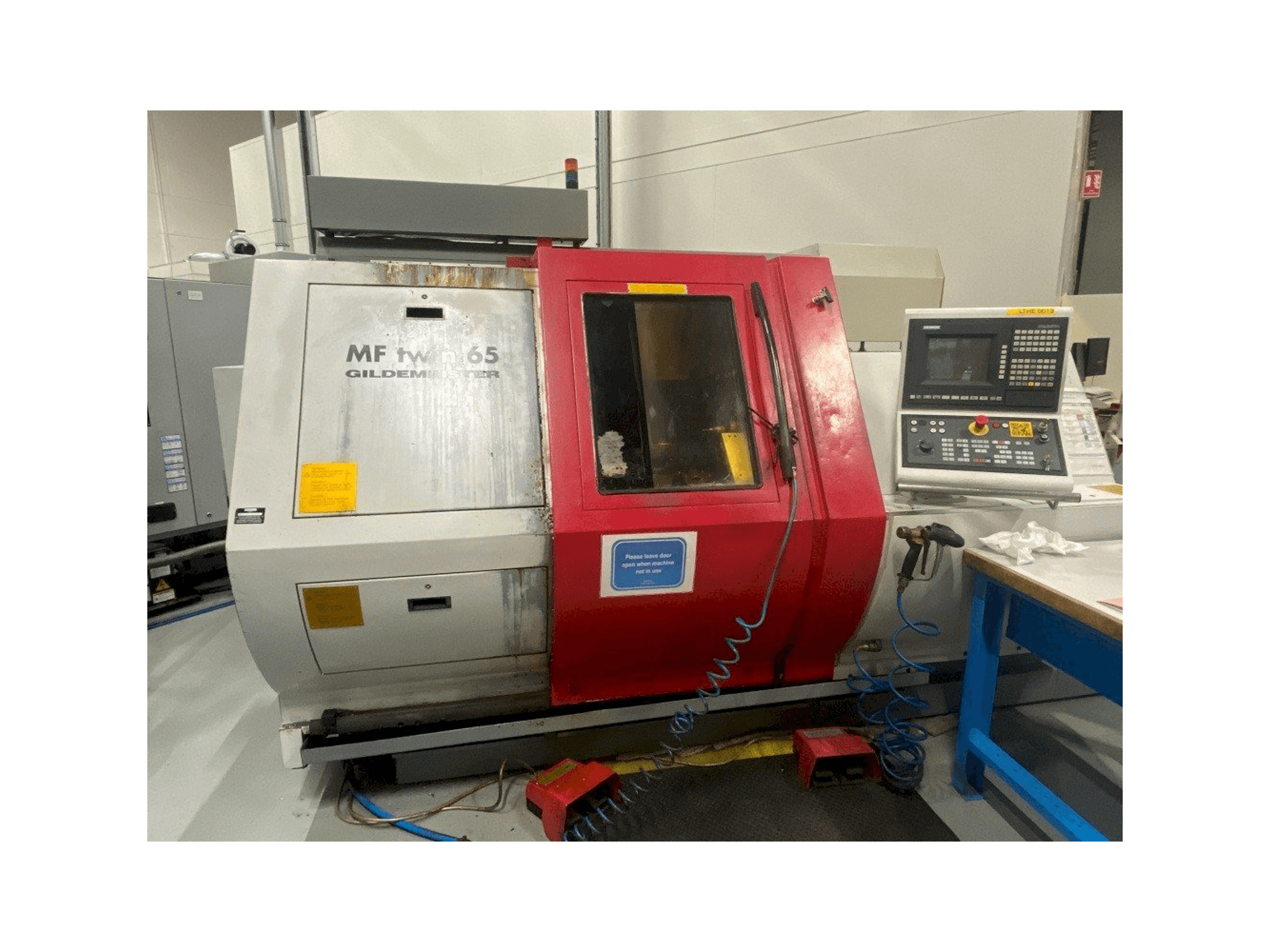 Vooraanzicht van Gildemeister MF65 Twin machine