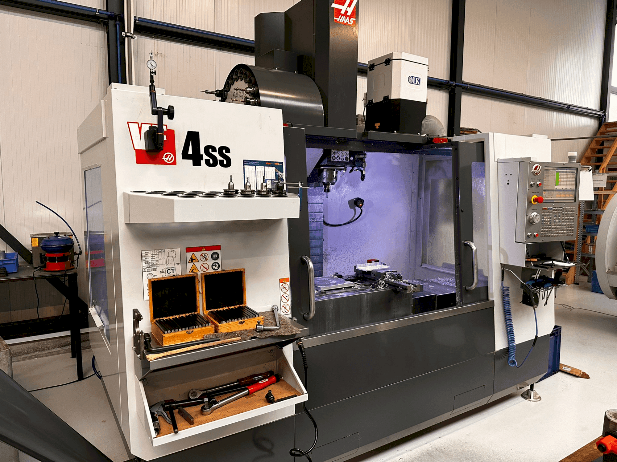Vooraanzicht van HAAS VF-4SS machine