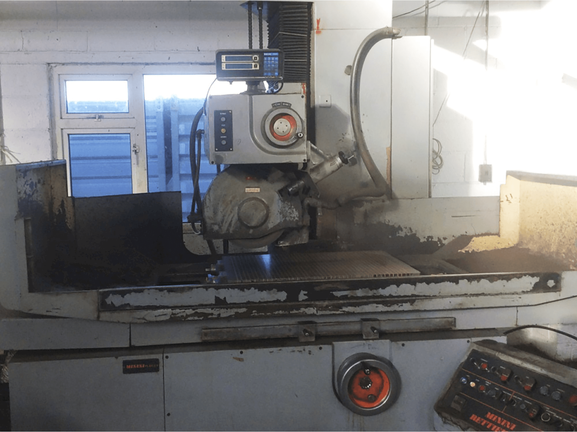 Vooraanzicht van Minini PL65.8 machine