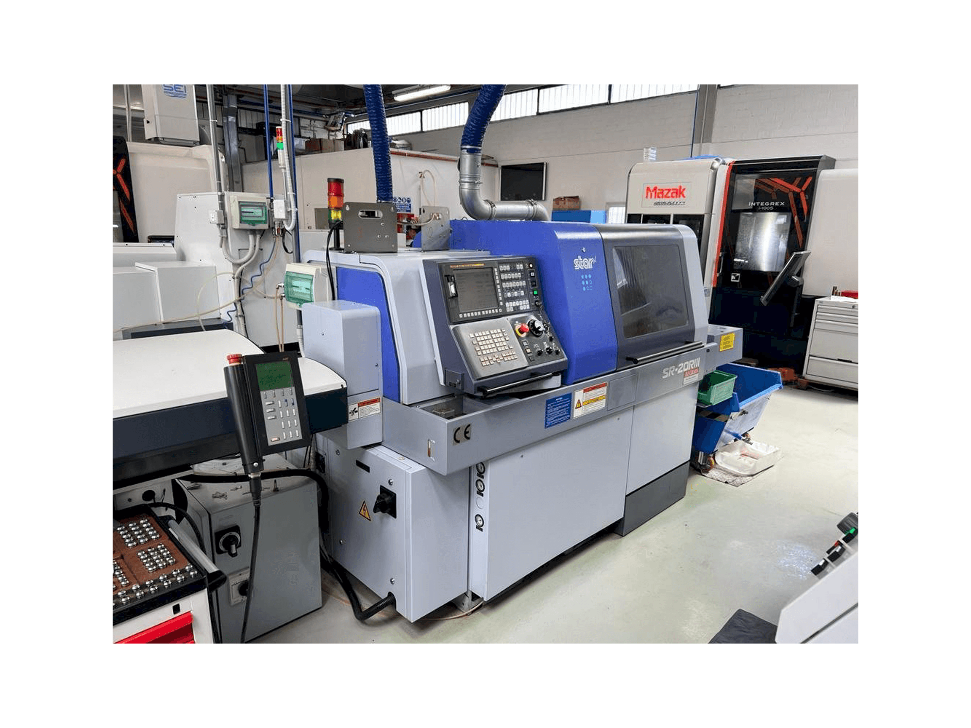 Vooraanzicht van Star SR-20RIII machine