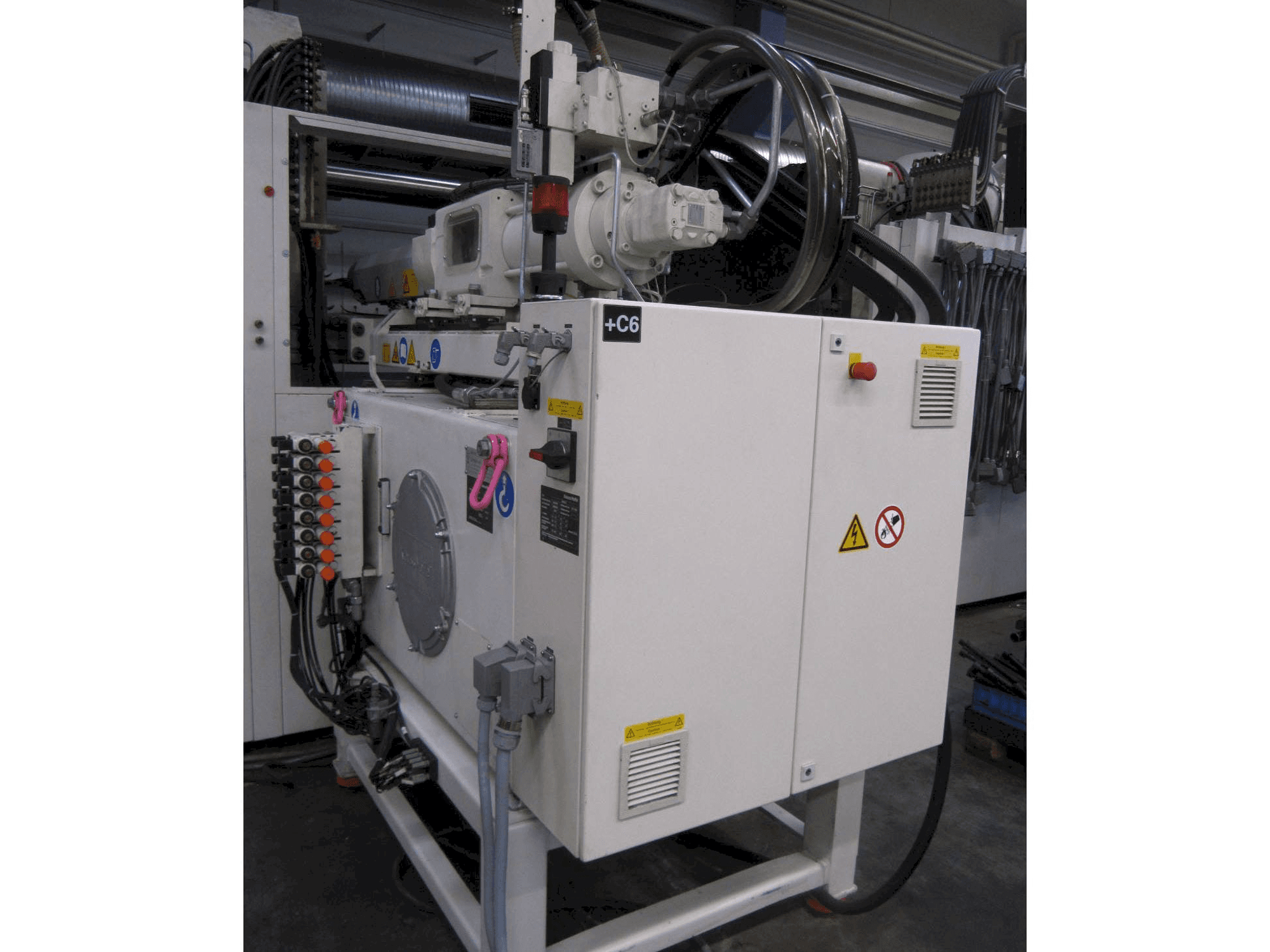 Vooraanzicht van Krauss Maffei 750 BO L machine