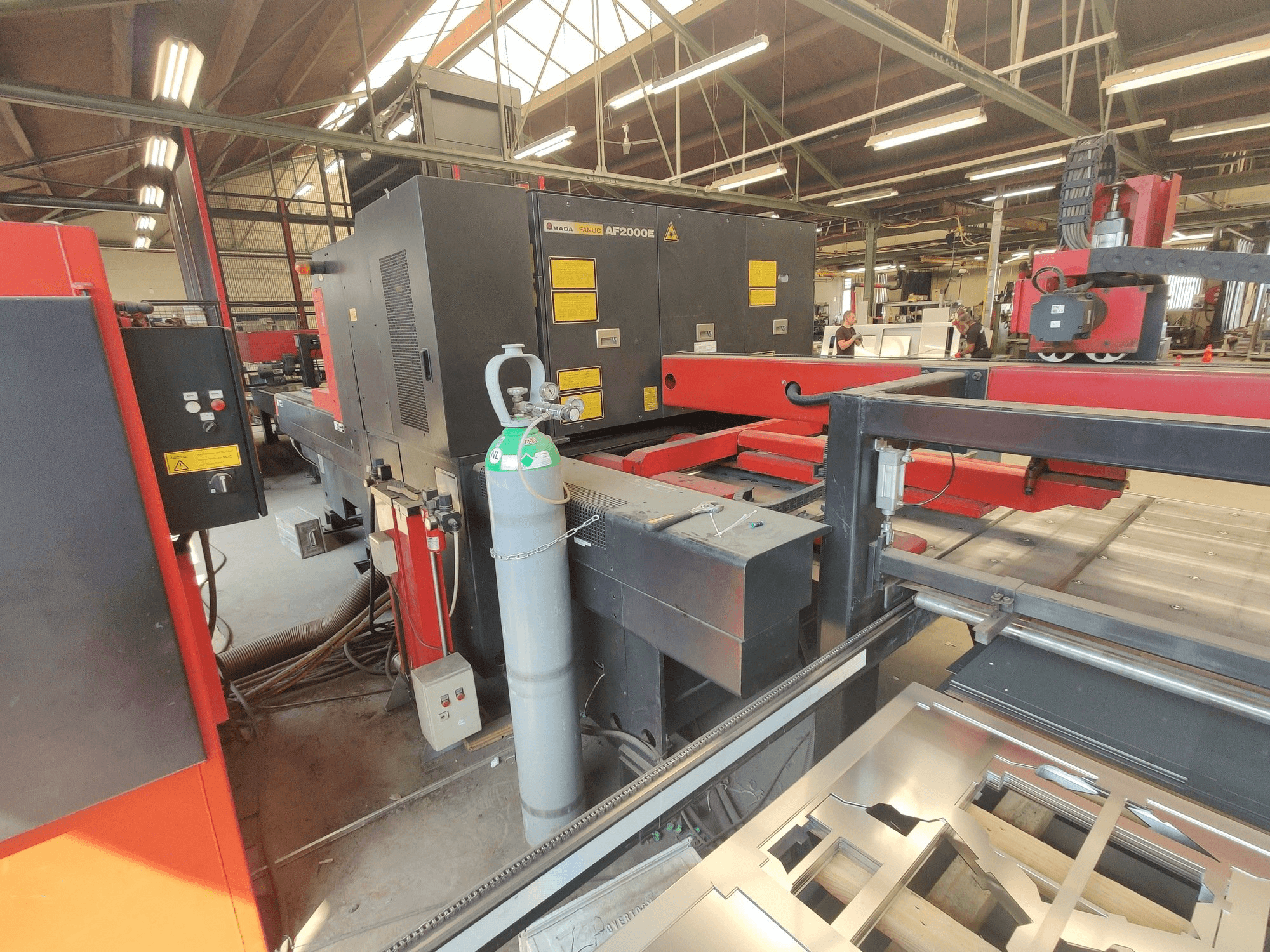 Vooraanzicht van AMADA LC 2415 A3 machine