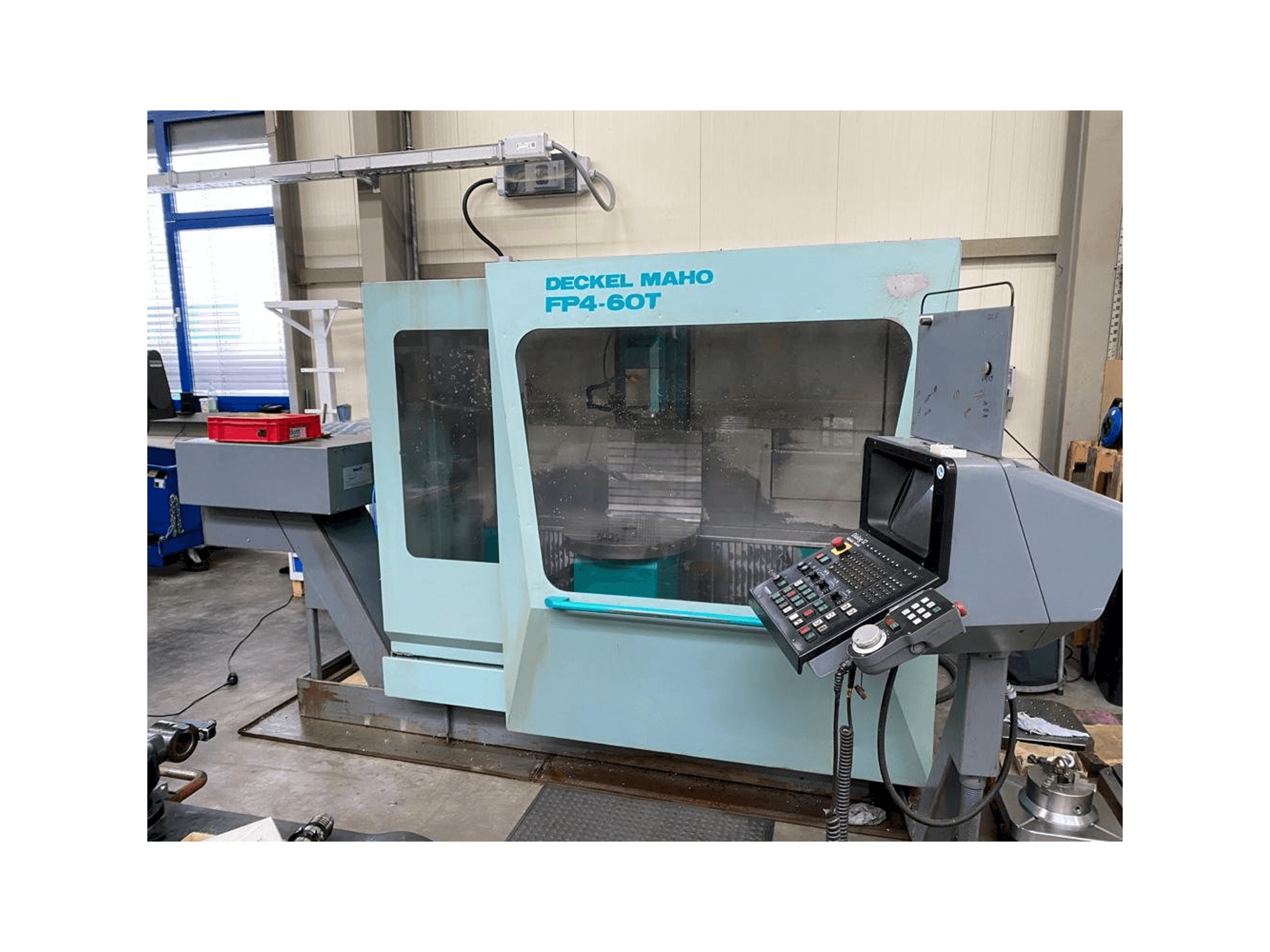 Vooraanzicht van DECKEL MAHO FP4-60 T machine