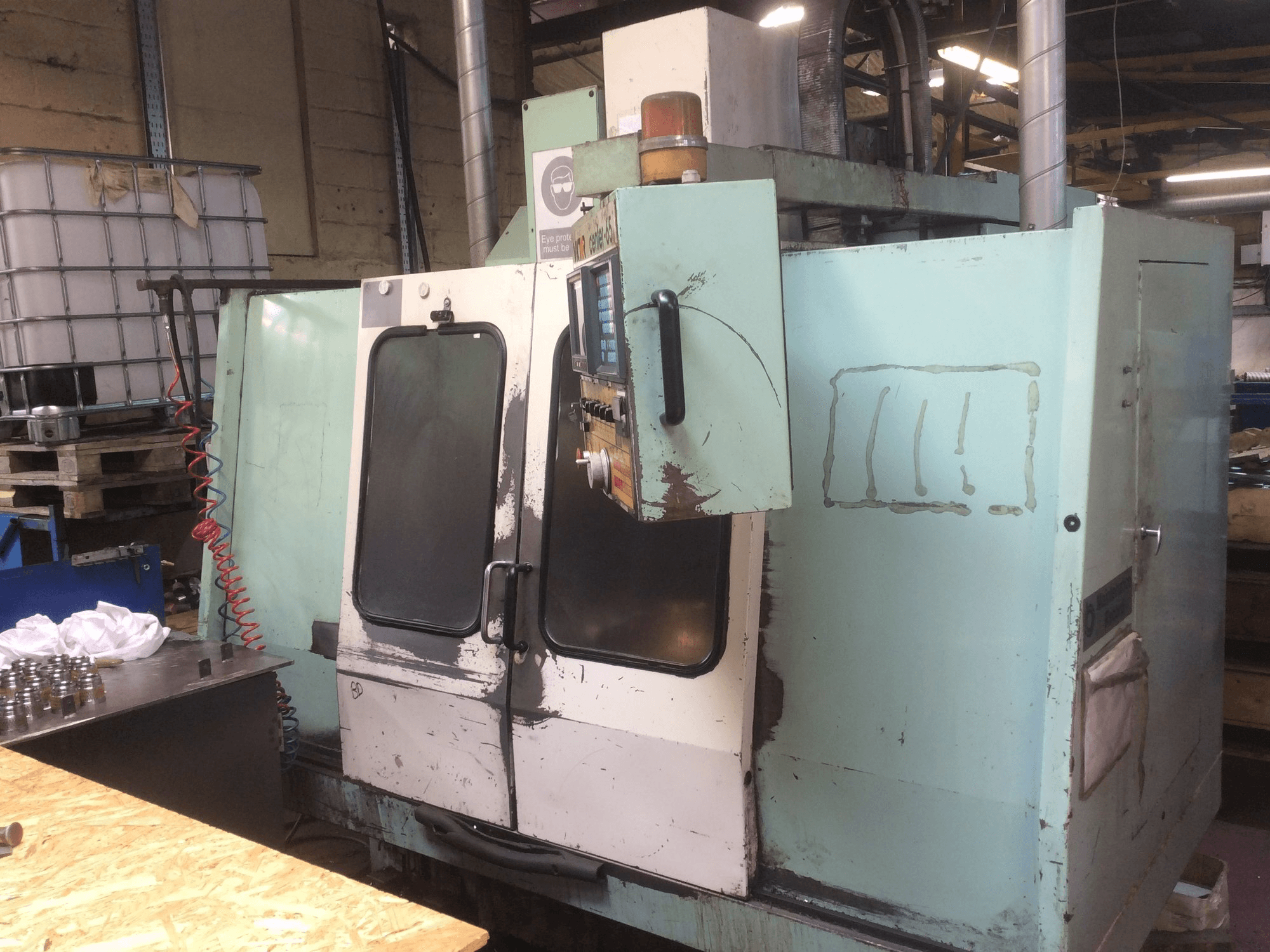 Vooraanzicht van Victor V Center-65 machine