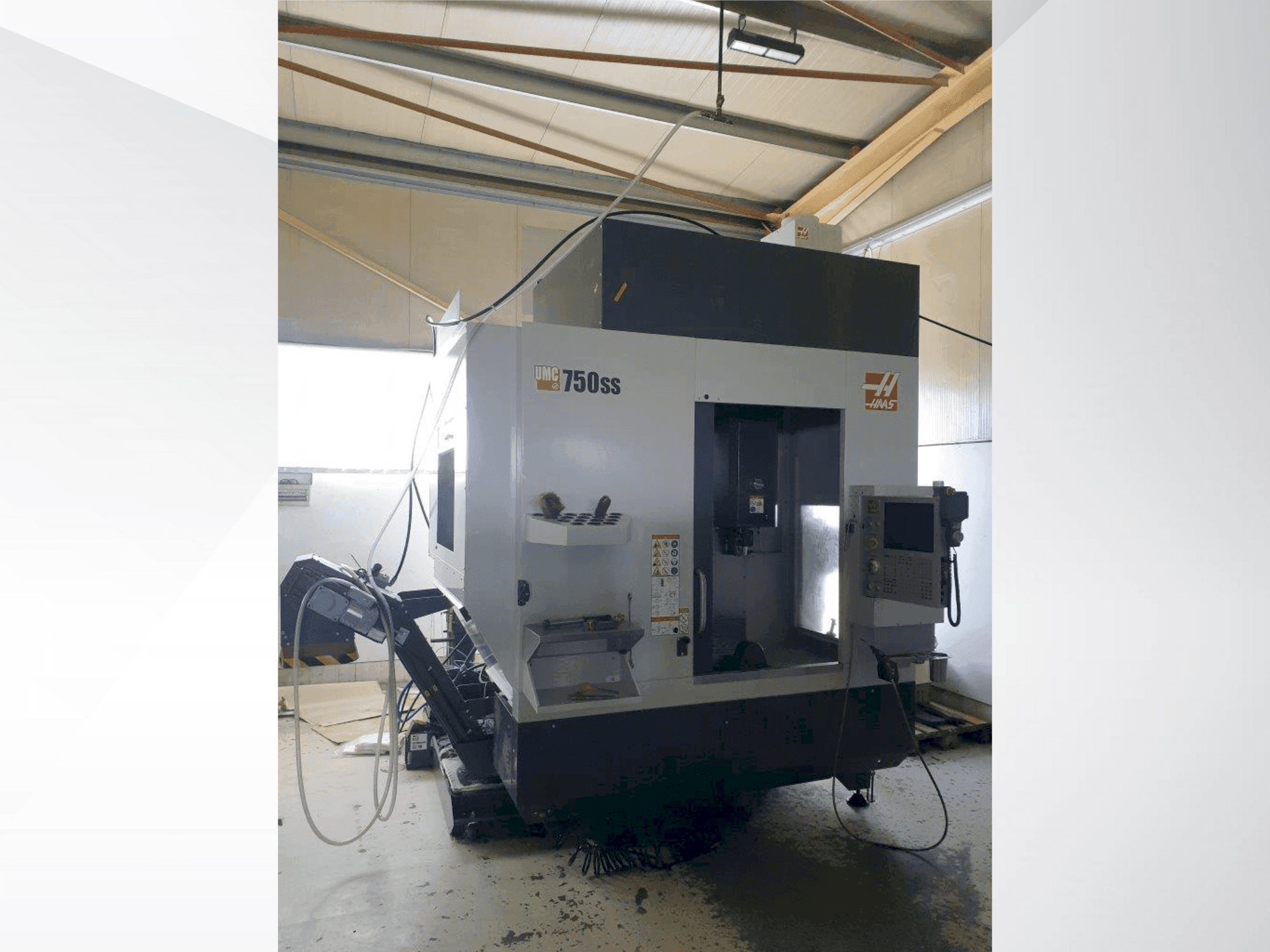 Vooraanzicht van HAAS UMC-750SS machine