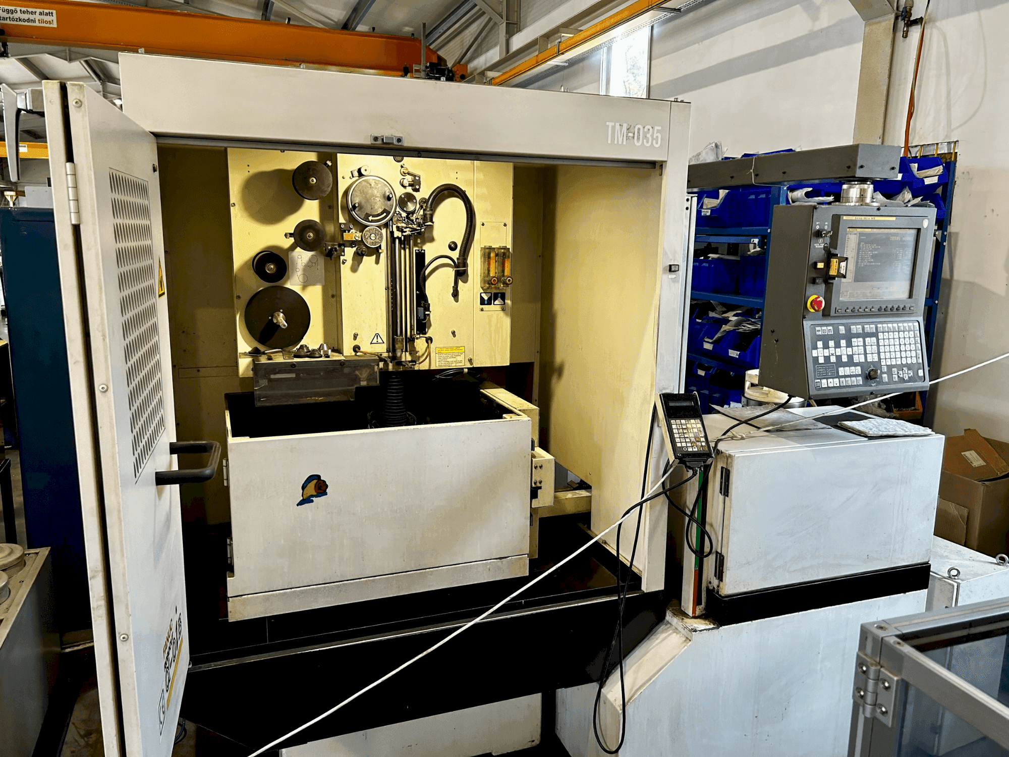Vooraanzicht van FANUC Robocut α-0iB machine