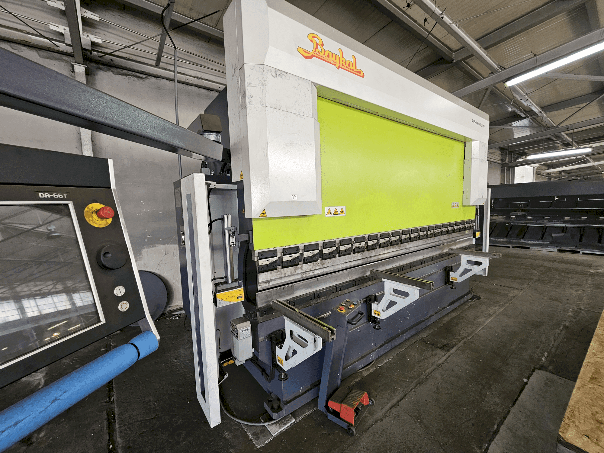 Vooraanzicht van Baykal APHS 41240 machine