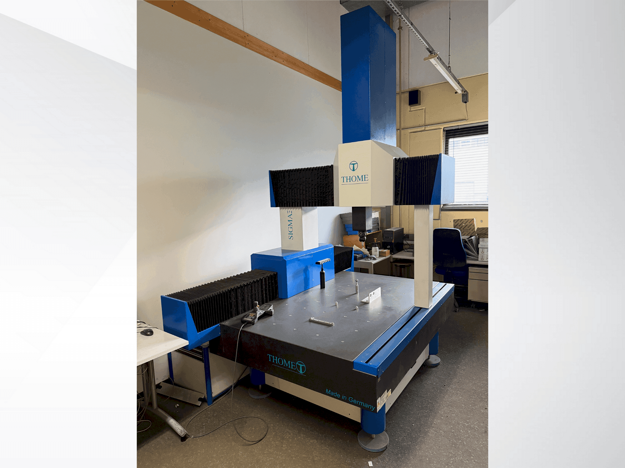 Vooraanzicht van THOME Prazision 3D Sigma machine