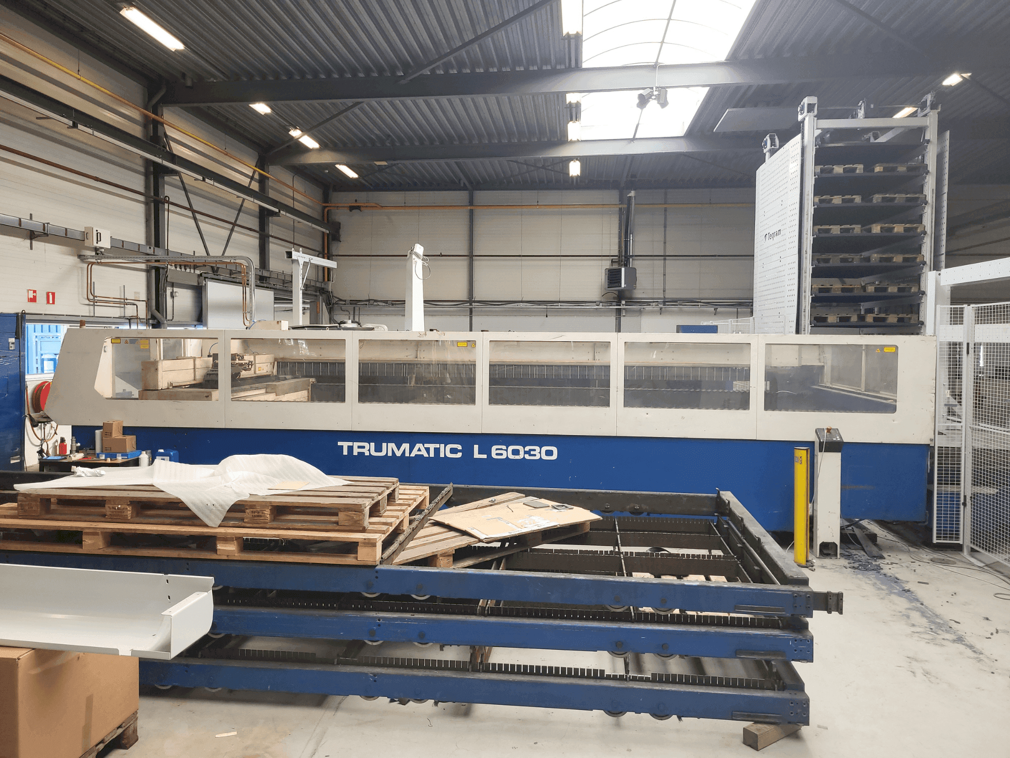 Vooraanzicht van TRUMPF Trumatic L6030 machine