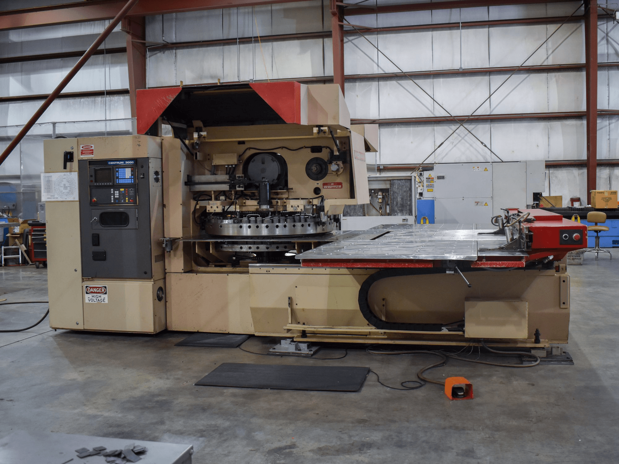 Vooraanzicht van Murata Wiedemann C-3000/Q machine