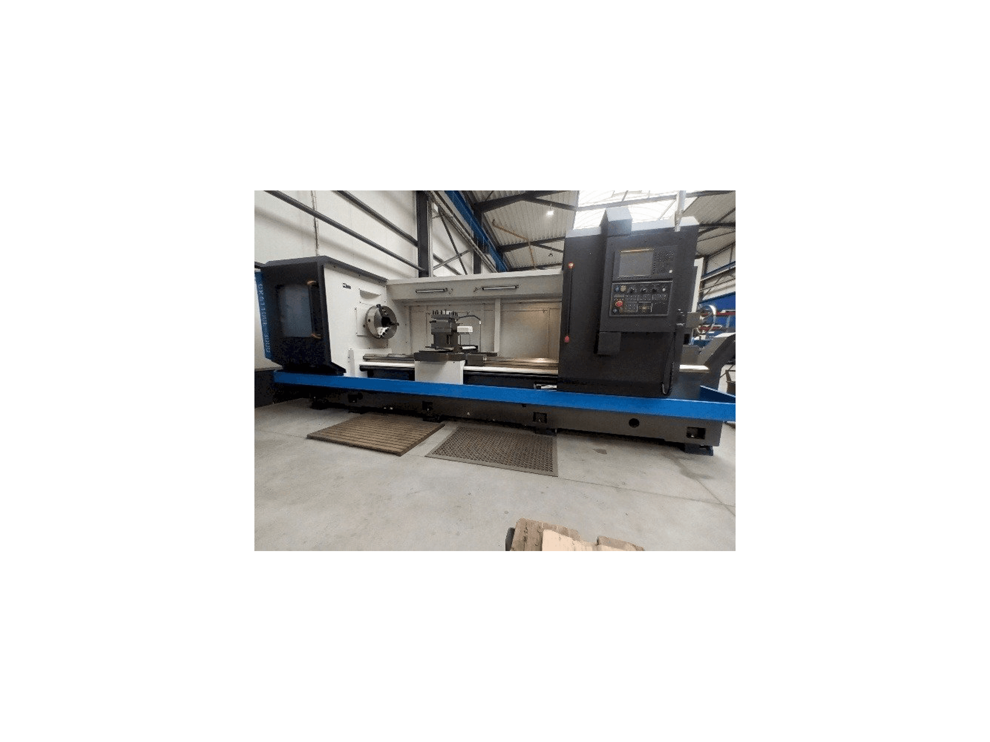 Vooraanzicht van Ningbo Oturn CK61100E-3000 machine