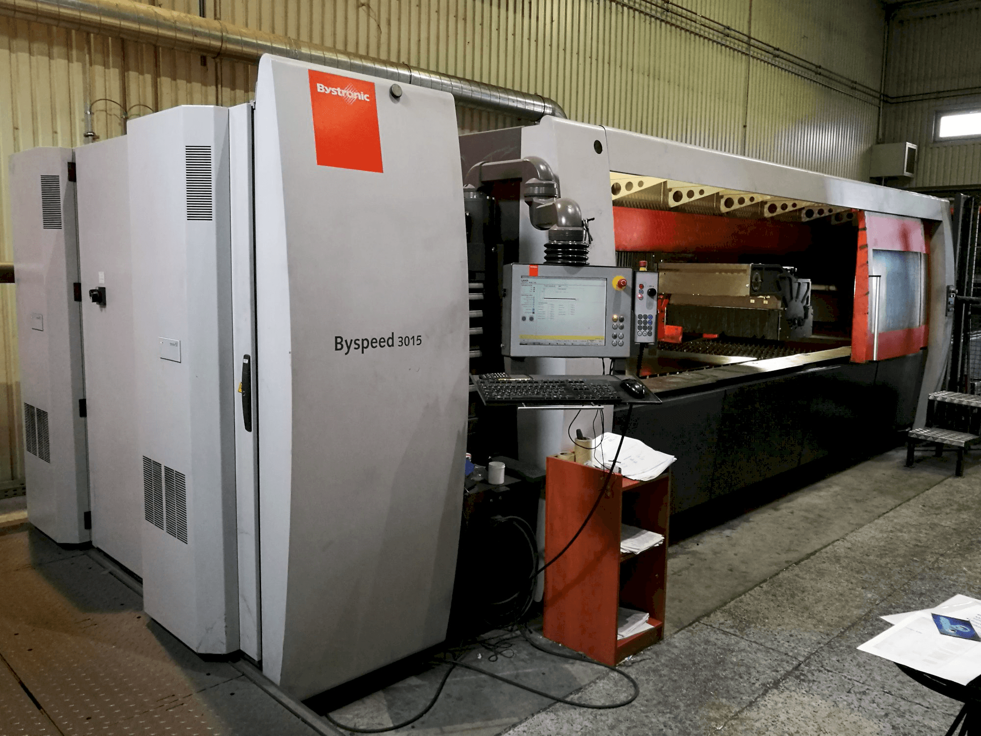 Recht aanzicht van Bystronic BySpeed Pro 3015 machine