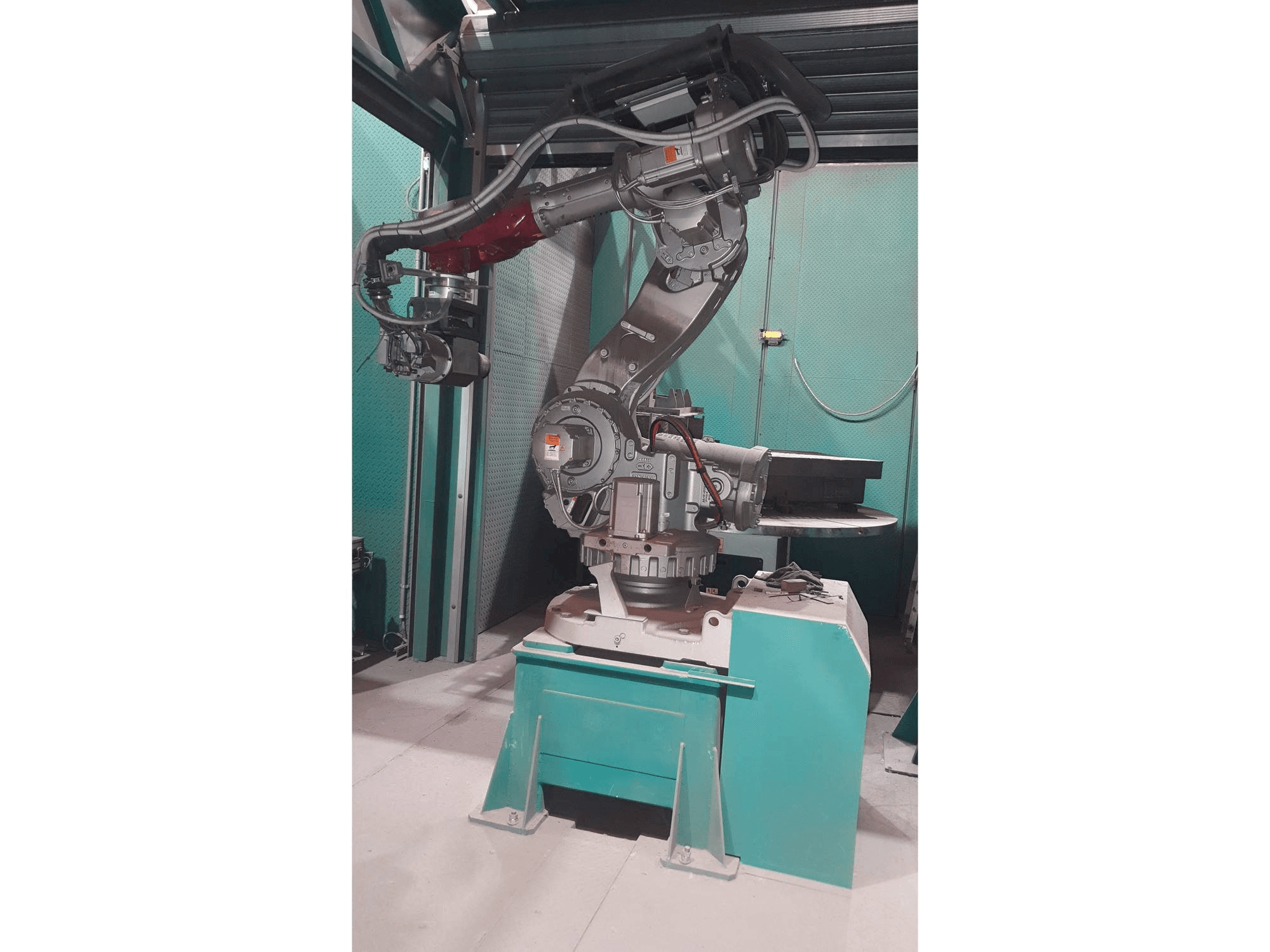 Vooraanzicht van ABB IRB 7600 machine