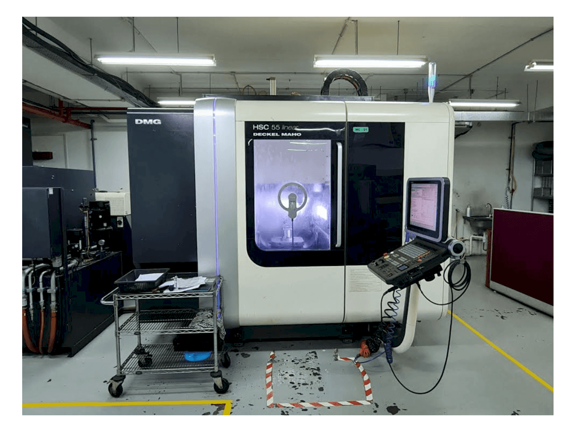 Vooraanzicht van DECKEL MAHO HSC 55 linear machine