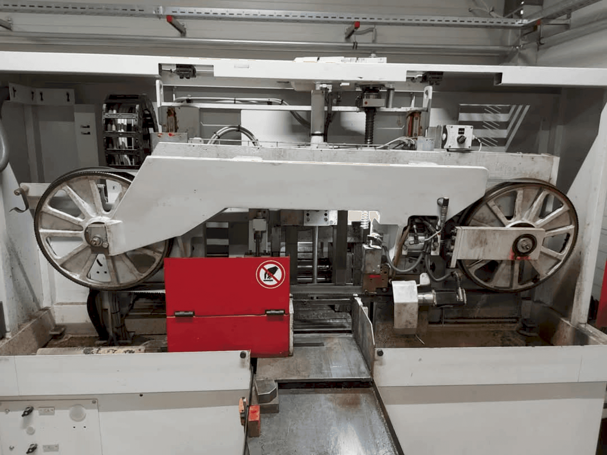 Vooraanzicht van Behringer HBE 321-A machine