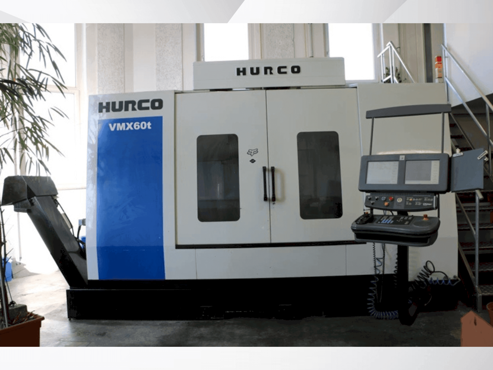 Vooraanzicht van Hurco VMX60/40T machine