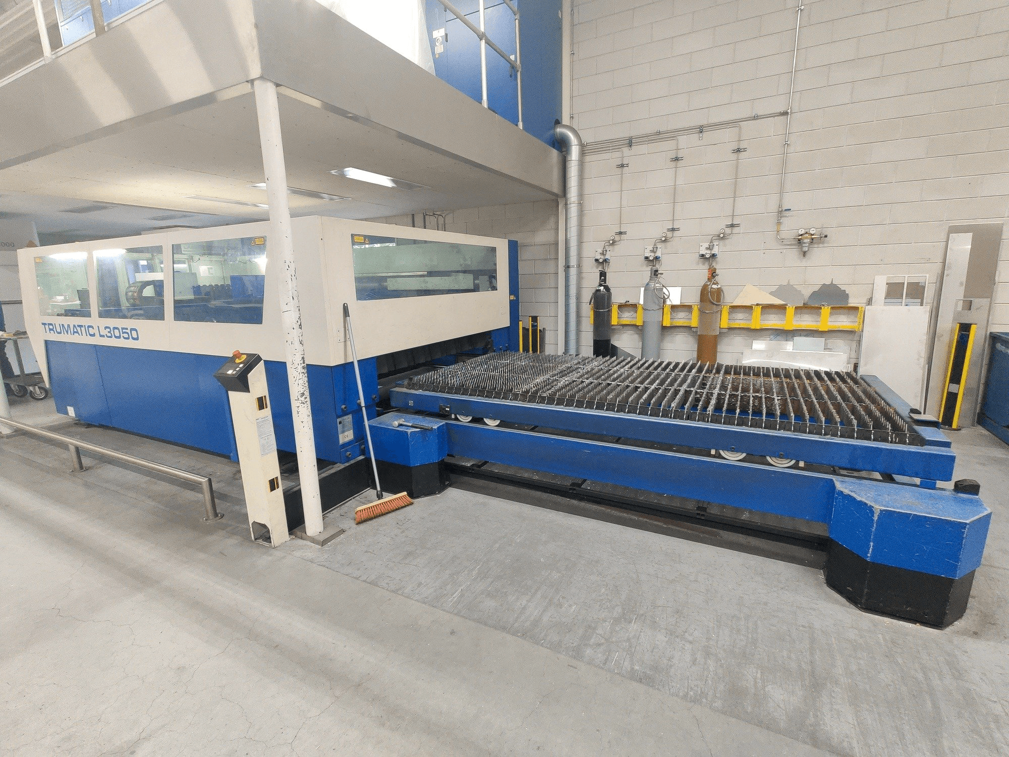 Vooraanzicht van Trumpf Trumatic L3050 machine