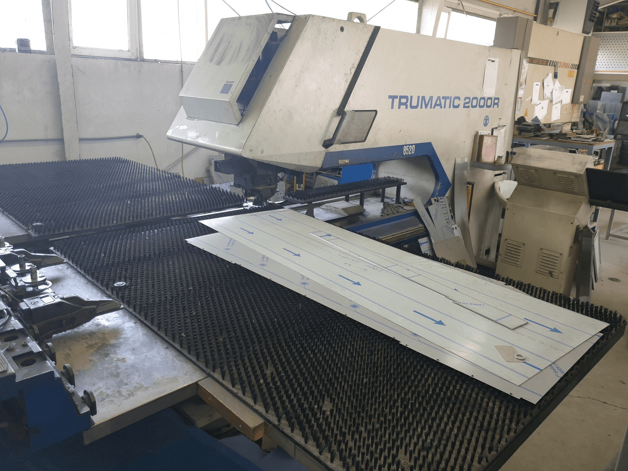 Vooraanzicht van Trumpf Trumatic 2000R machine