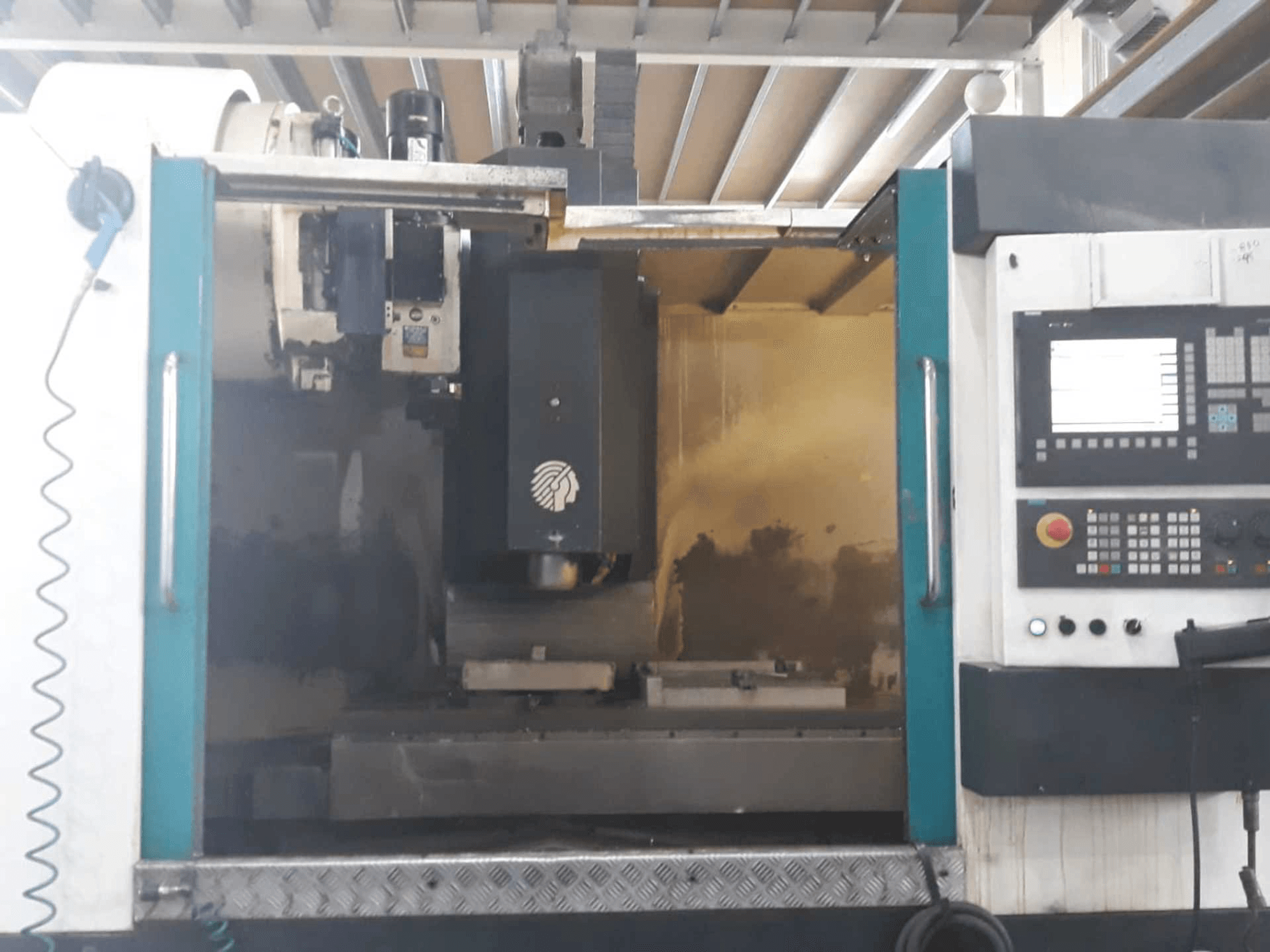 Vooraanzicht van Huron VX12 machine