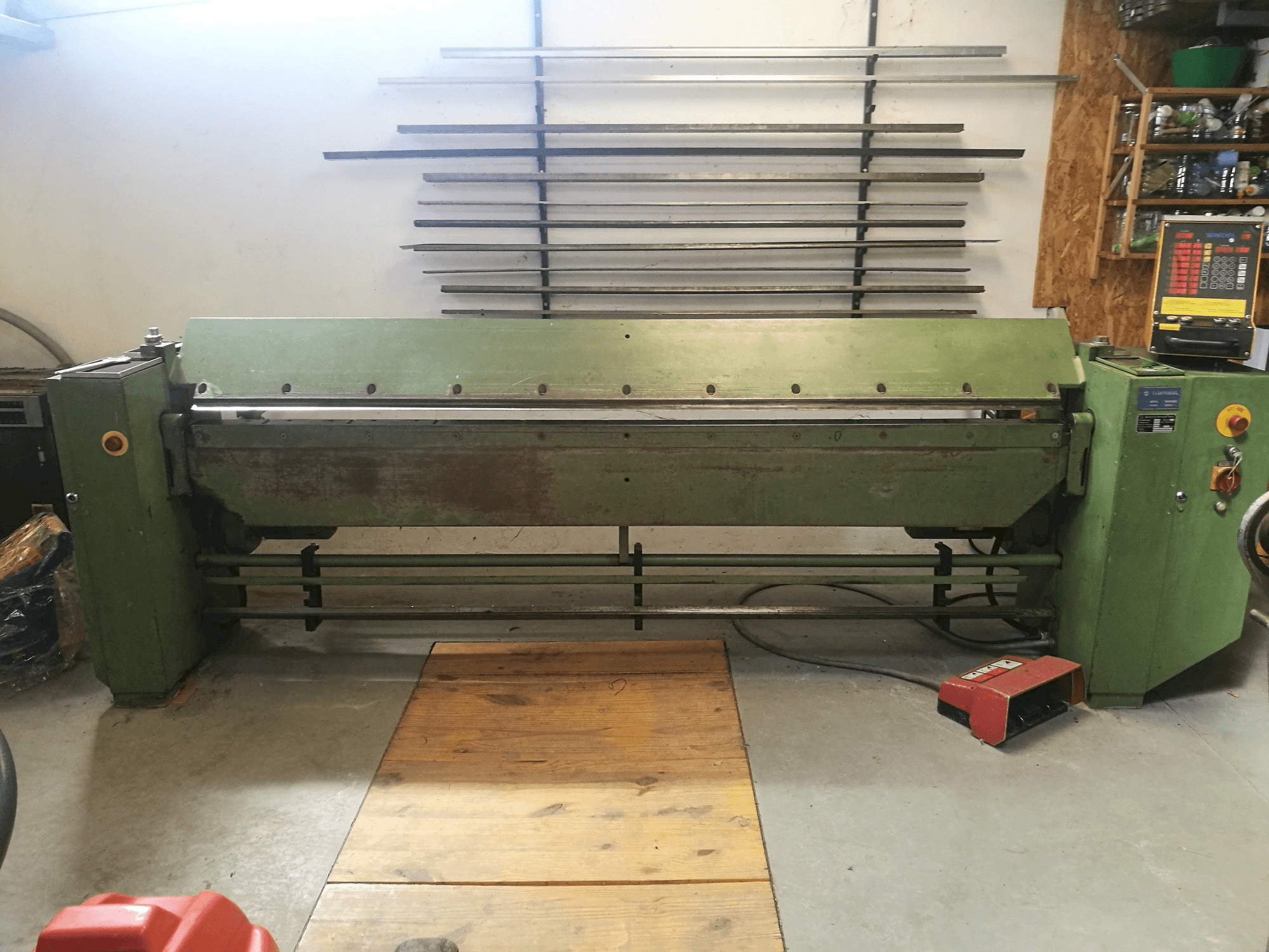 Linkerzijdeaanzicht van Schechtl MA 250/8 machine