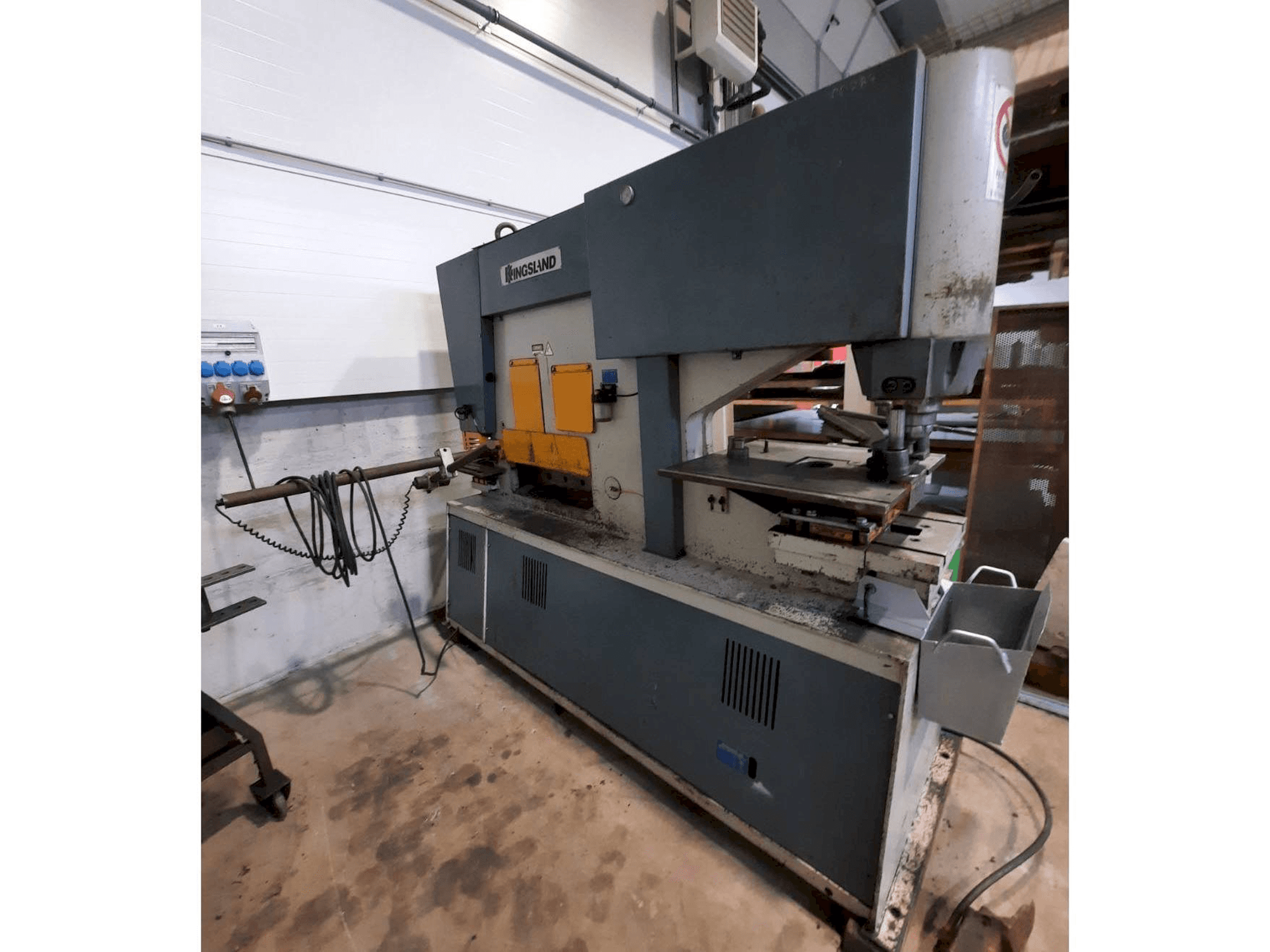 Vooraanzicht van HACO-KINGSLAND MULTI 125 machine