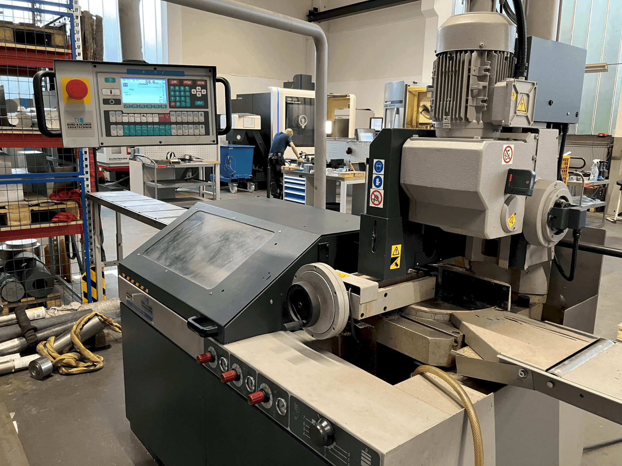 Recht aanzicht van BERG & SCHMID VKS 370 VA machine