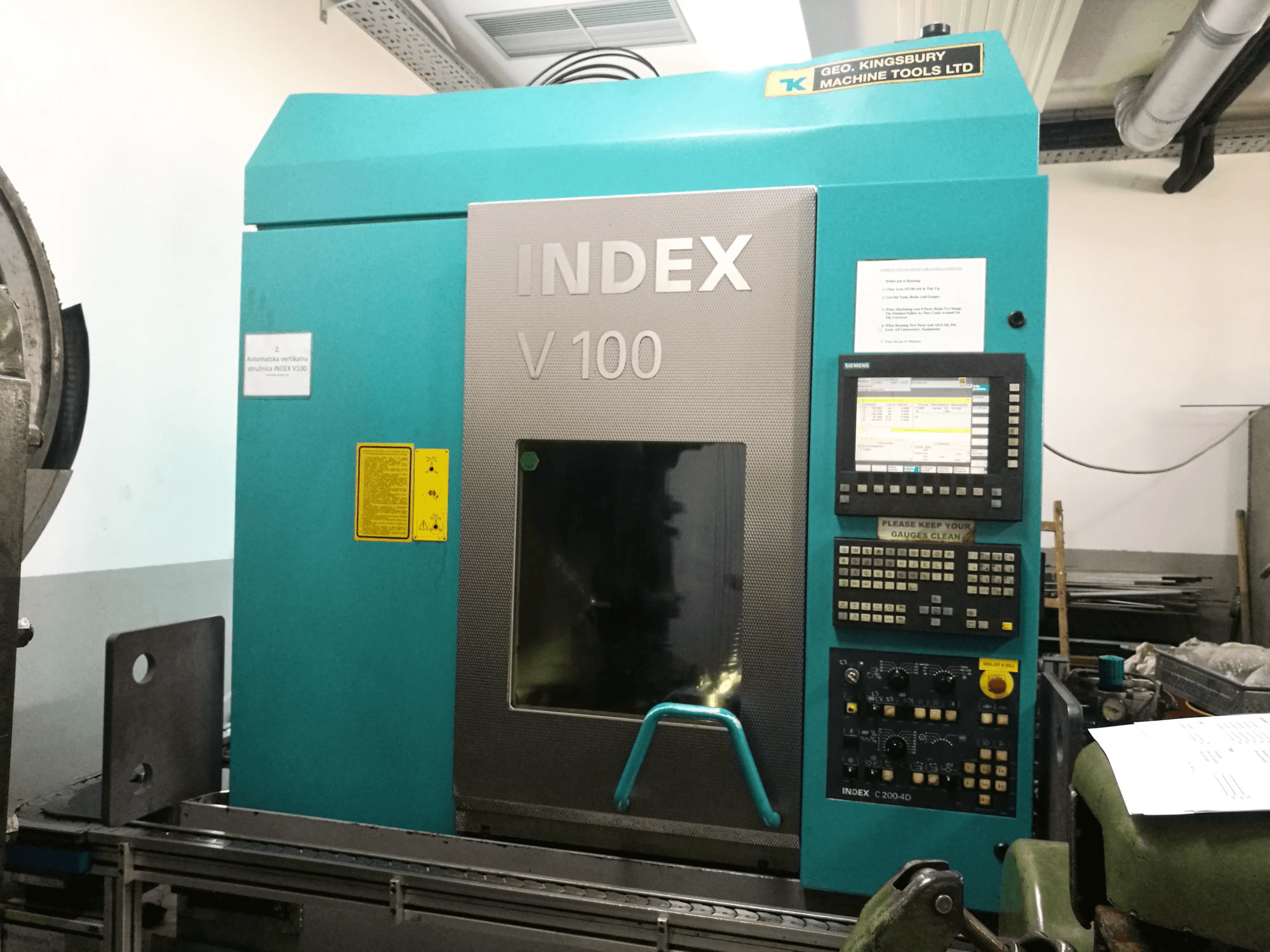 Vooraanzicht van Index V100 machine