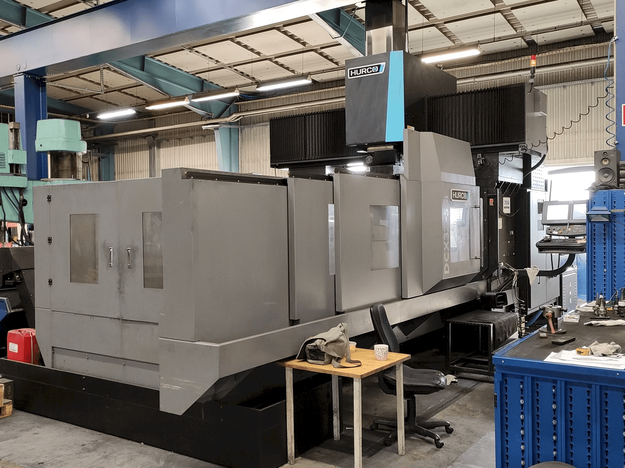 Vooraanzicht van Hurco DCX32-5Si machine