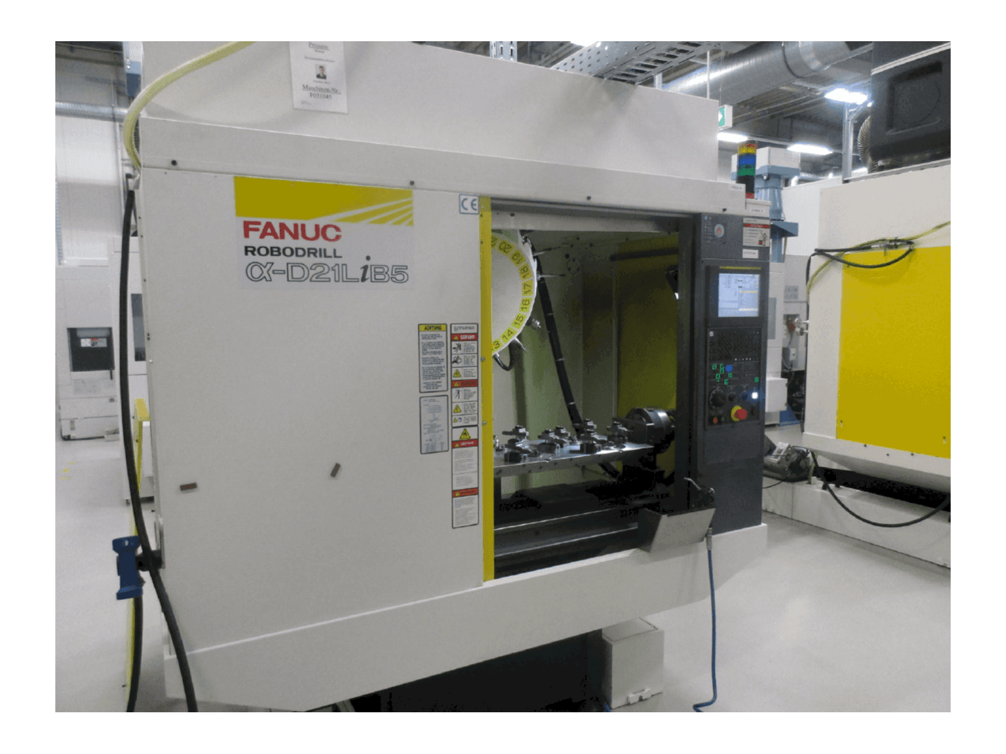 Vooraanzicht van FANUC ROBODRILL Alpha D21LiB5 machine