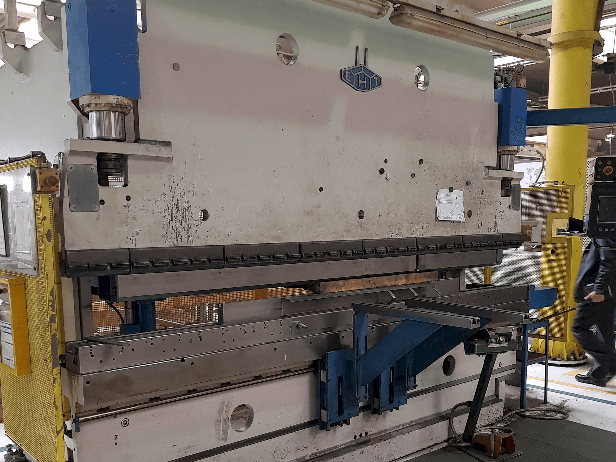 Linkerzijdeaanzicht van EHT EHPS 11-35 machine