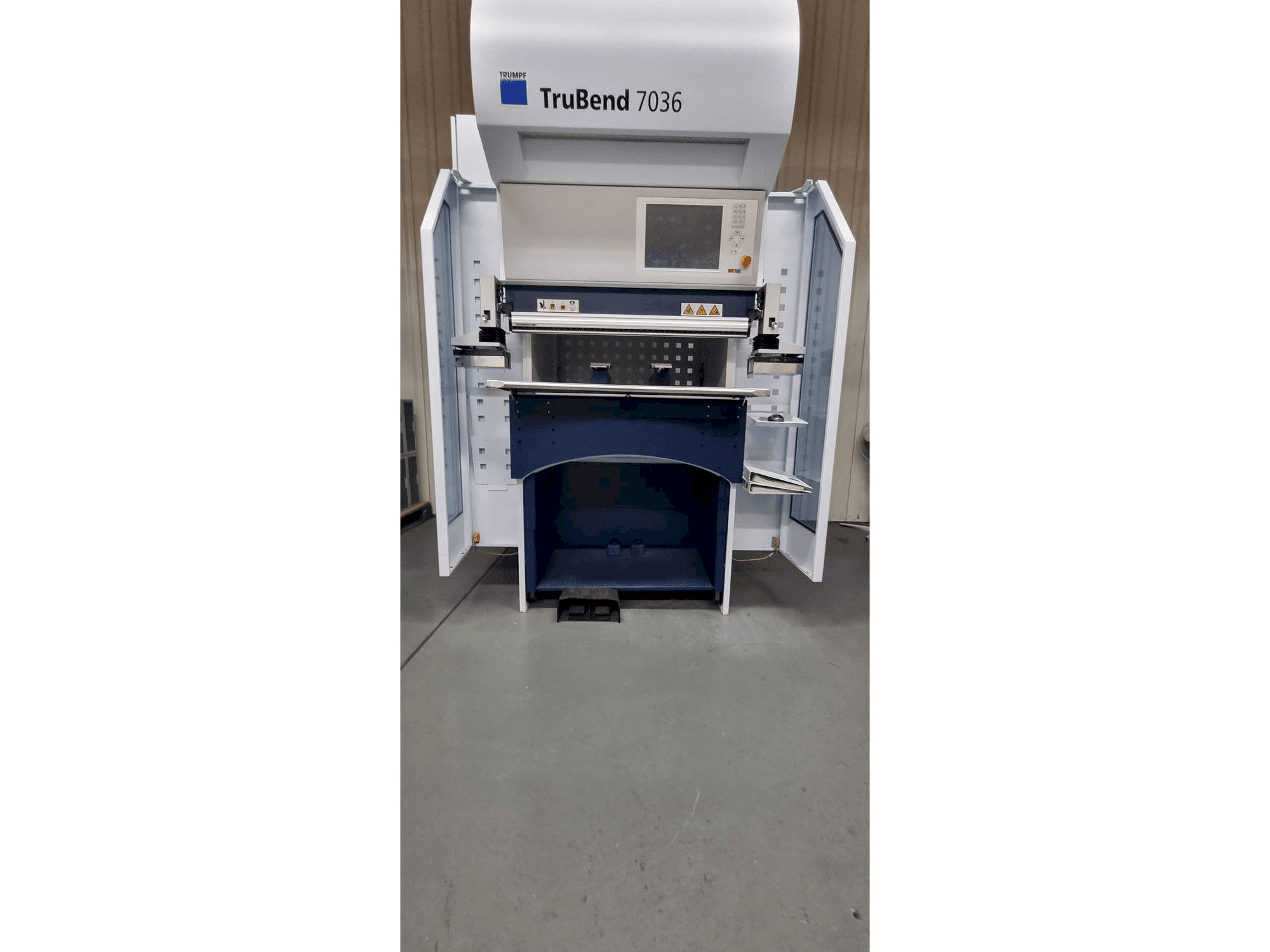 Vooraanzicht van TRUMPF TruBend 7036 machine