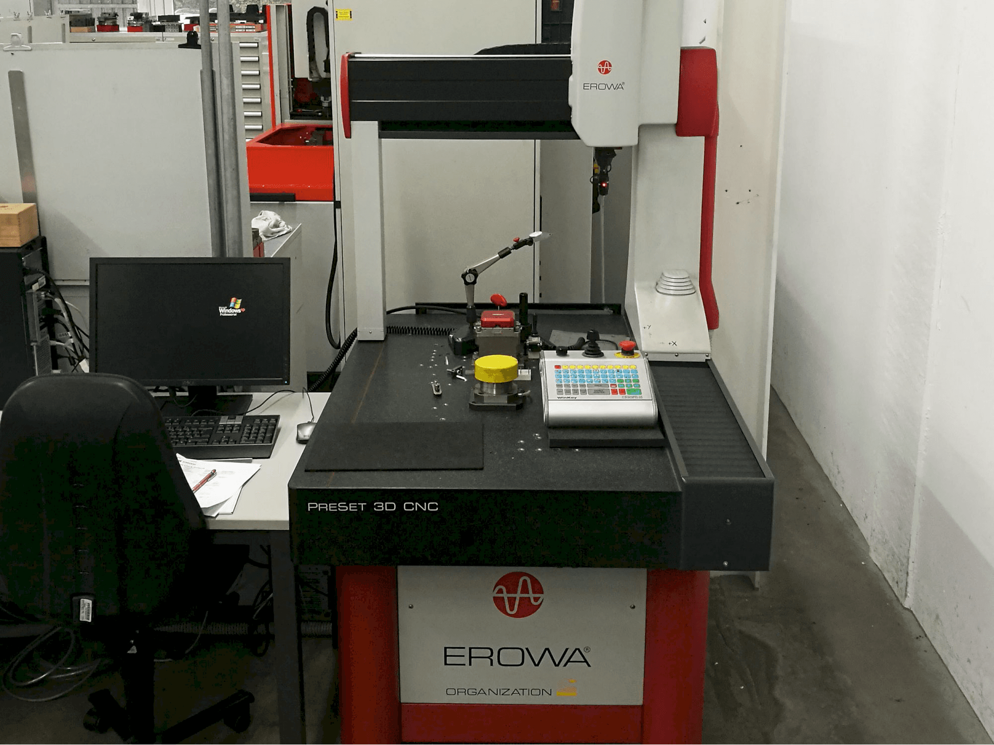 Vooraanzicht van EROWA PreSet 3D CNC machine
