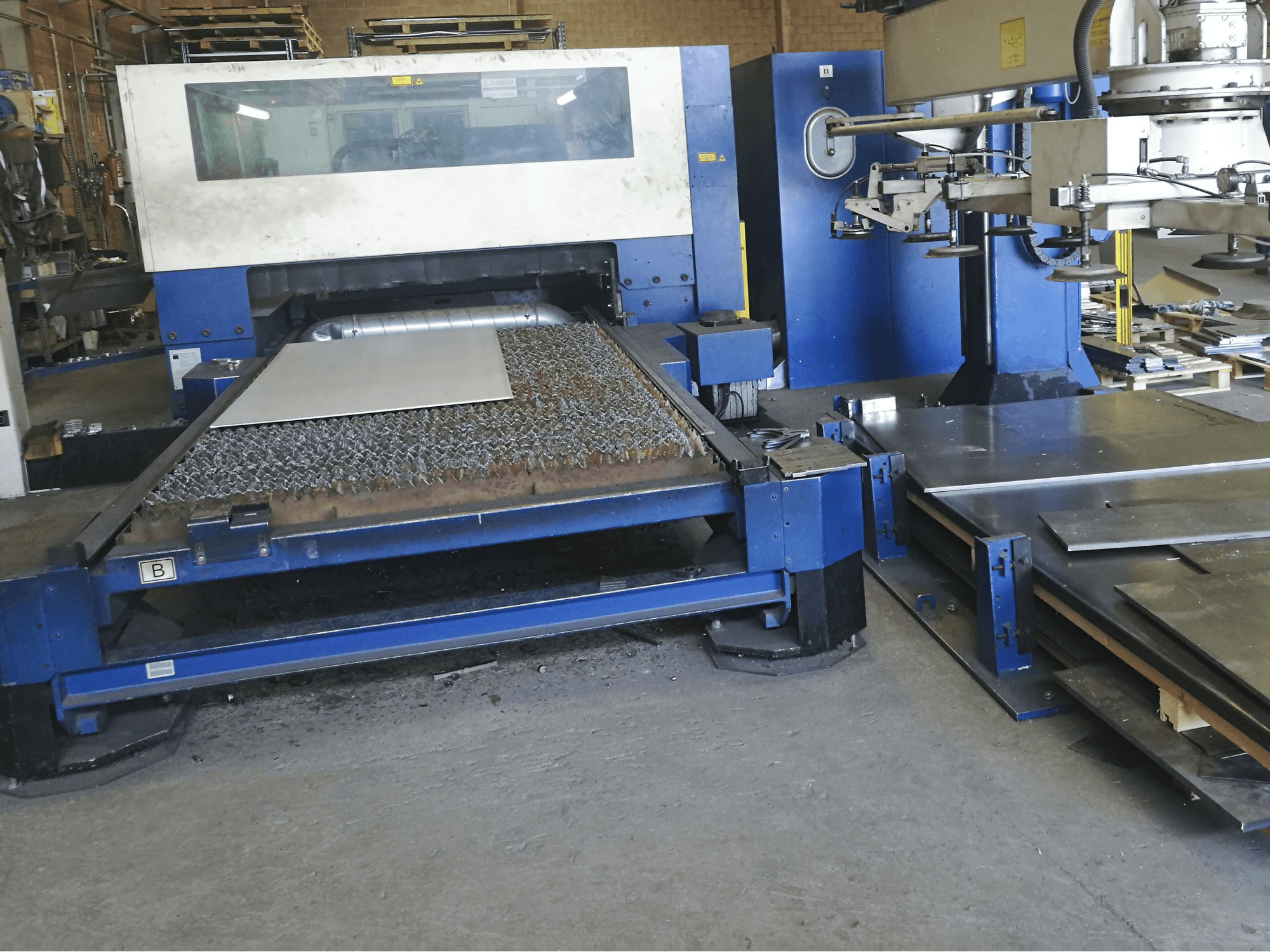 Vooraanzicht van Trumpf Trumatic L3050 machine