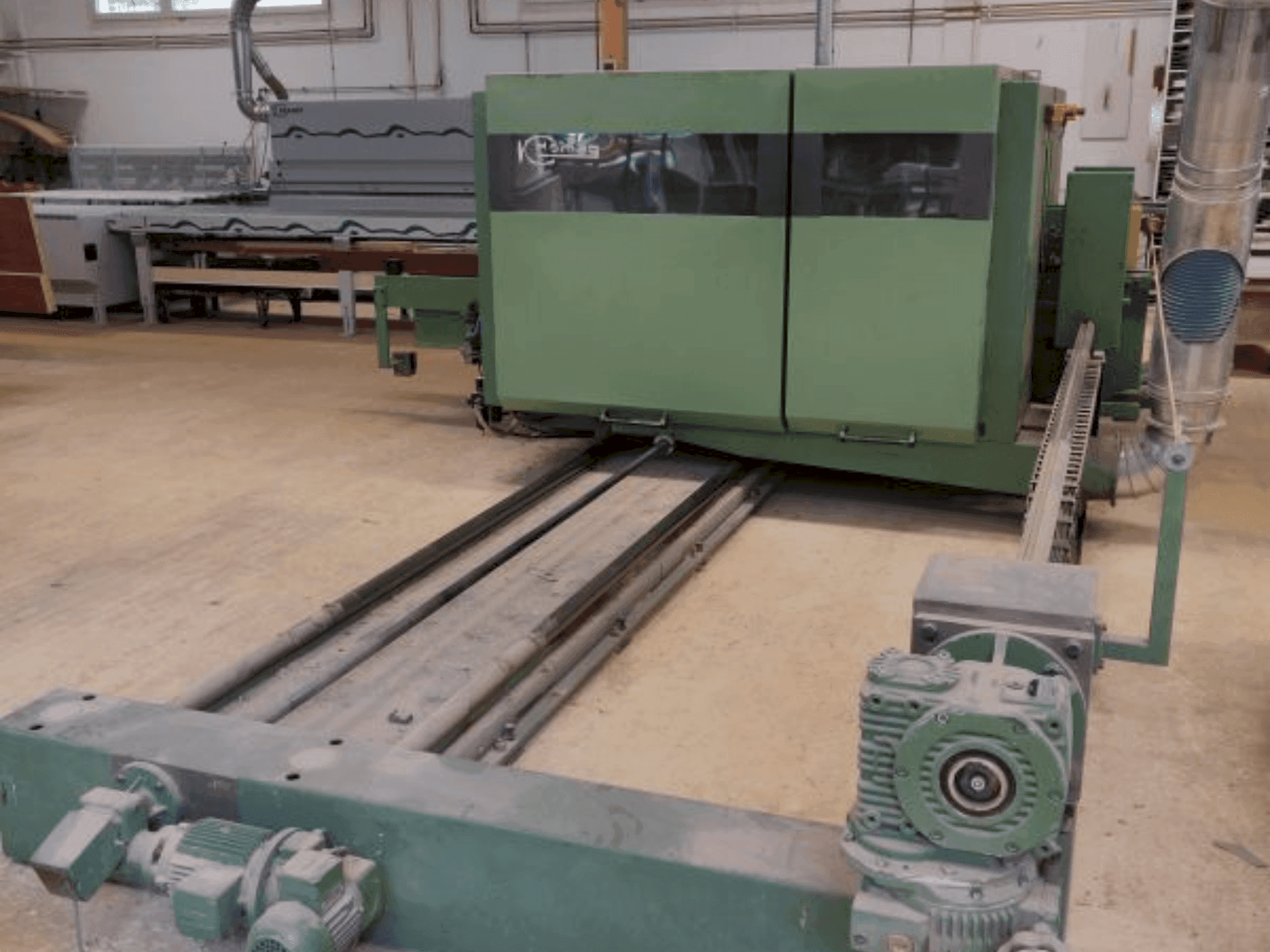 Vooraanzicht van HOMAG WEINMANN FLO 23 machine