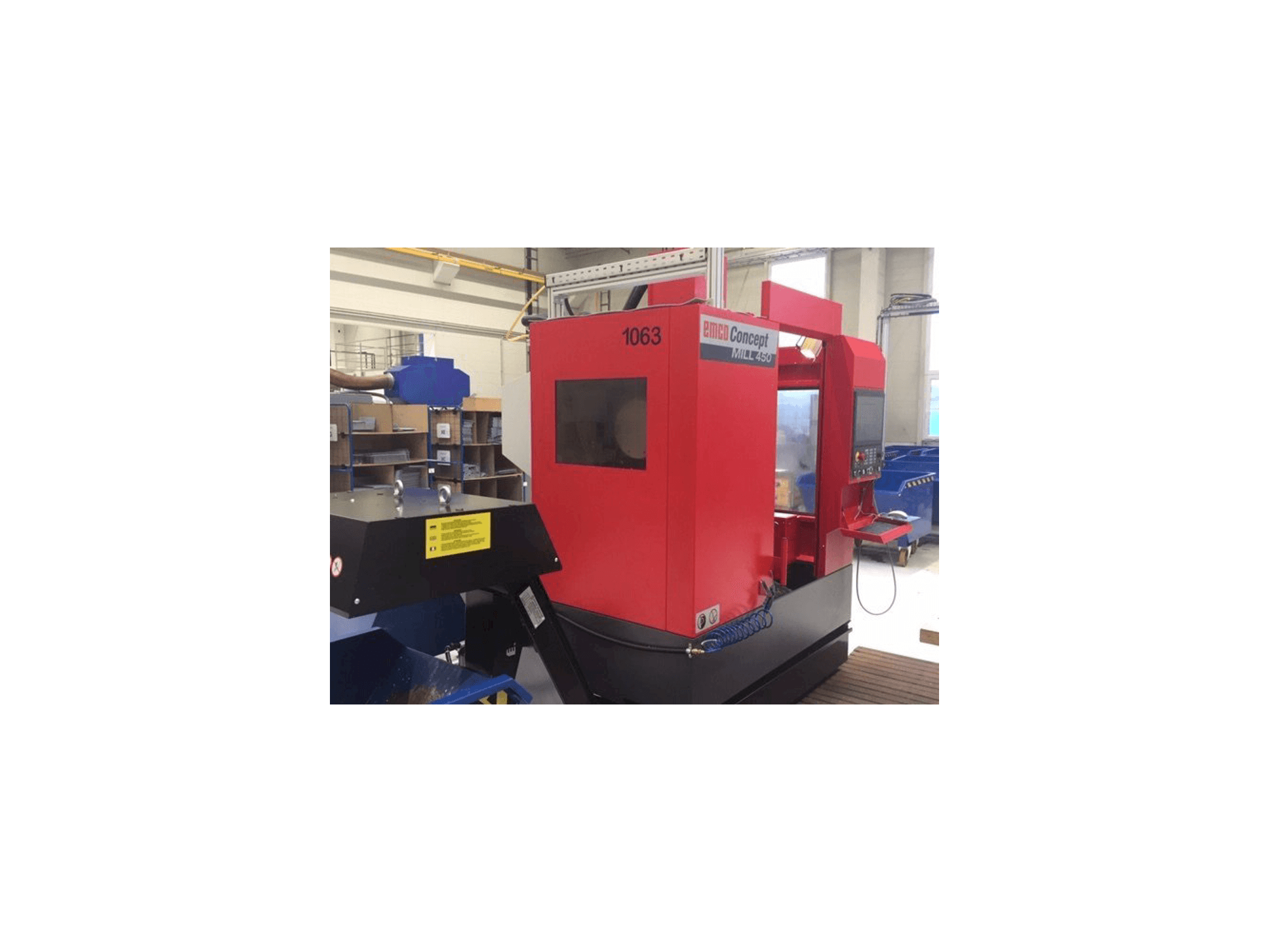 Vooraanzicht van EMCO Concept Mill 450 machine