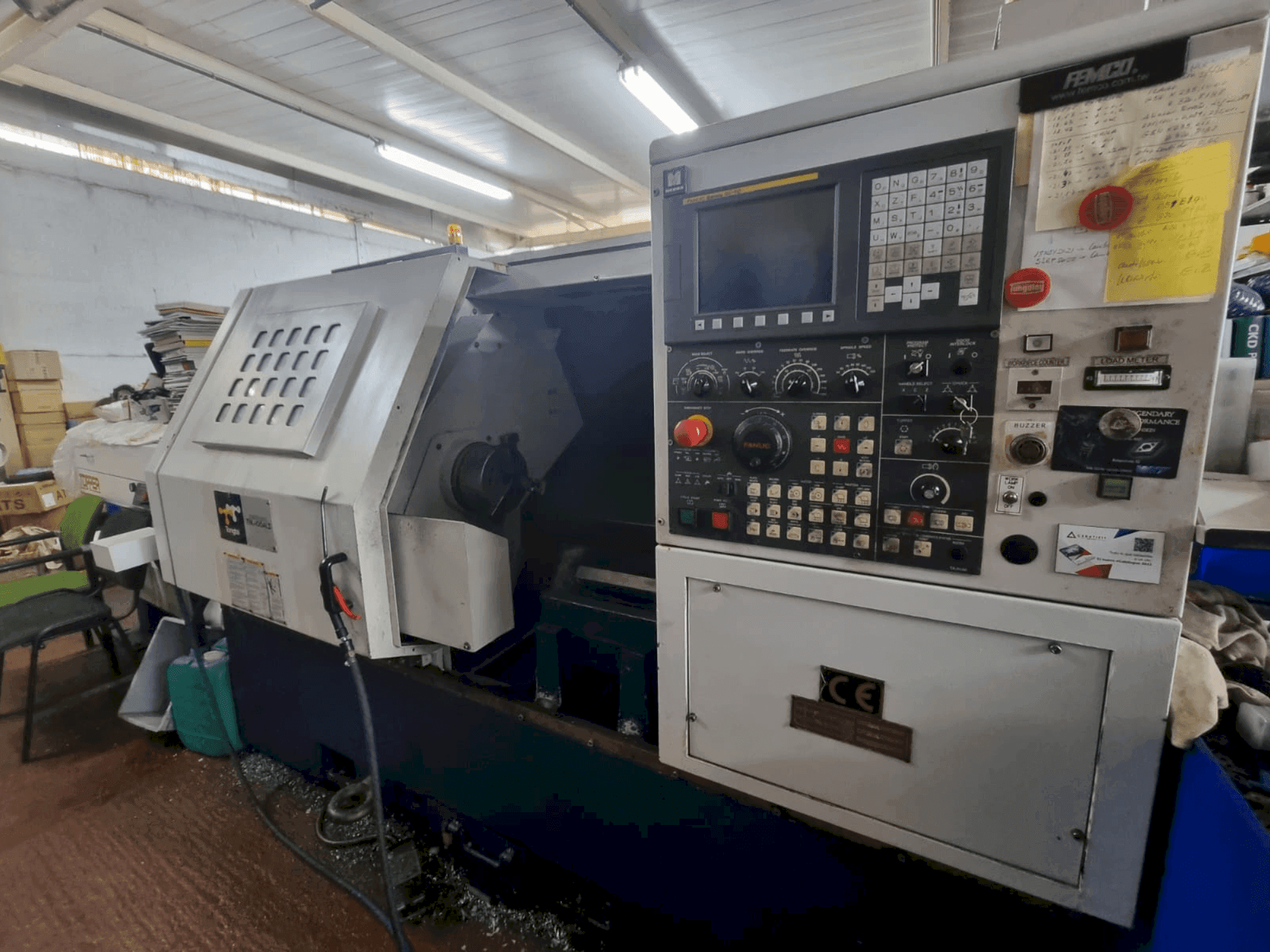 Vooraanzicht van Tongtai TNL-100 AL machine