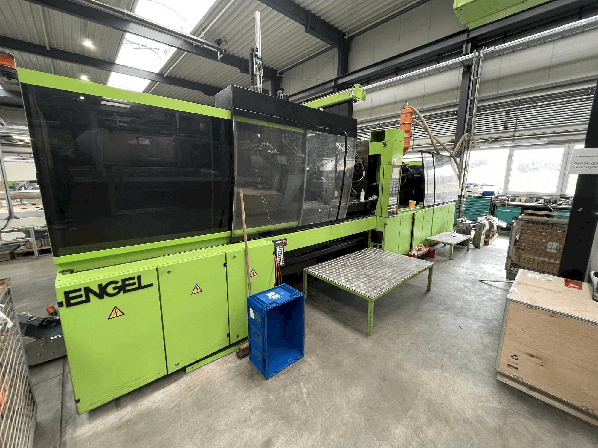 Vooraanzicht van Engel ES 2550/400 HL-V machine