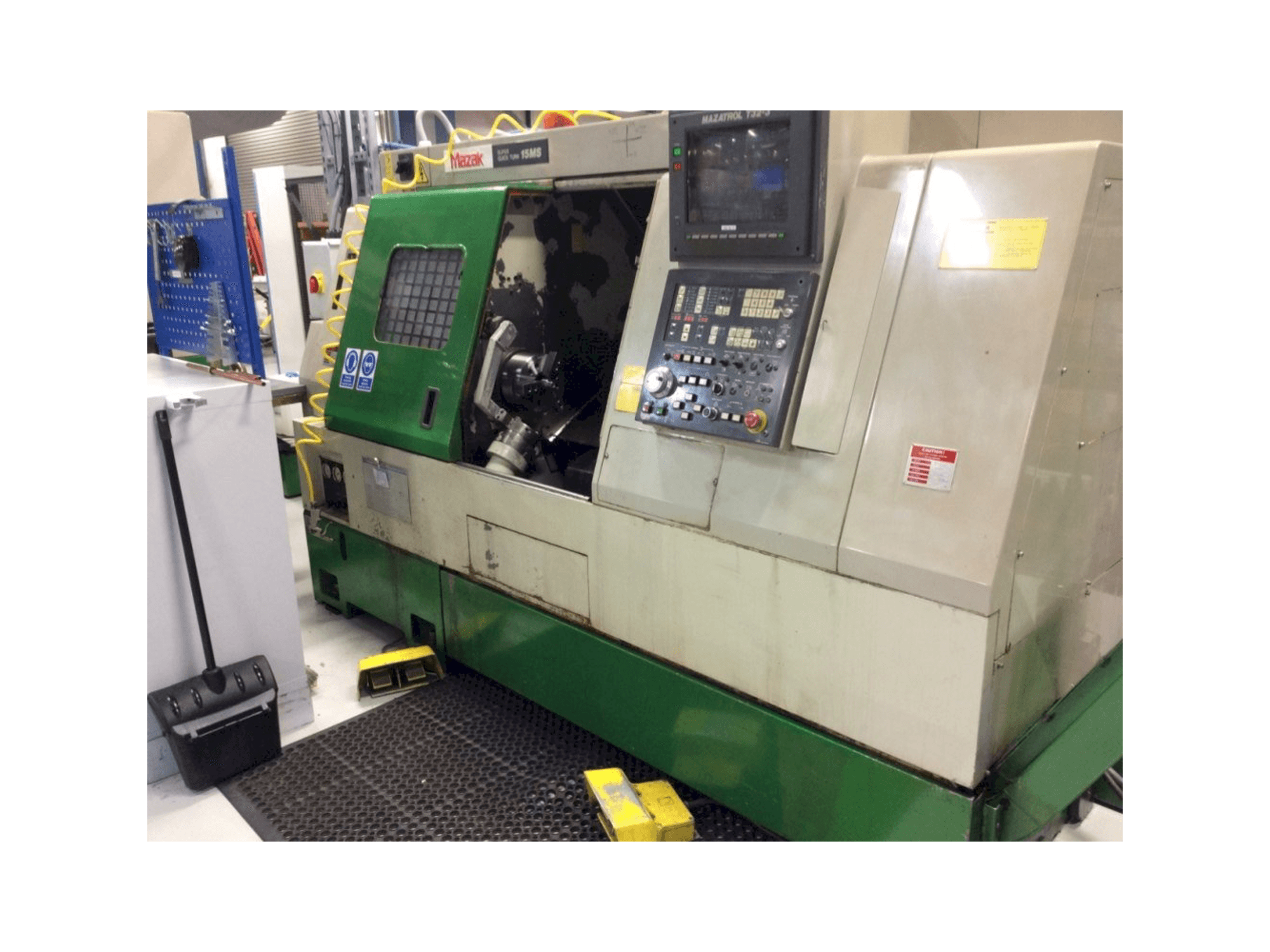 Vooraanzicht van Mazak Super QuickTurn 15MS machine