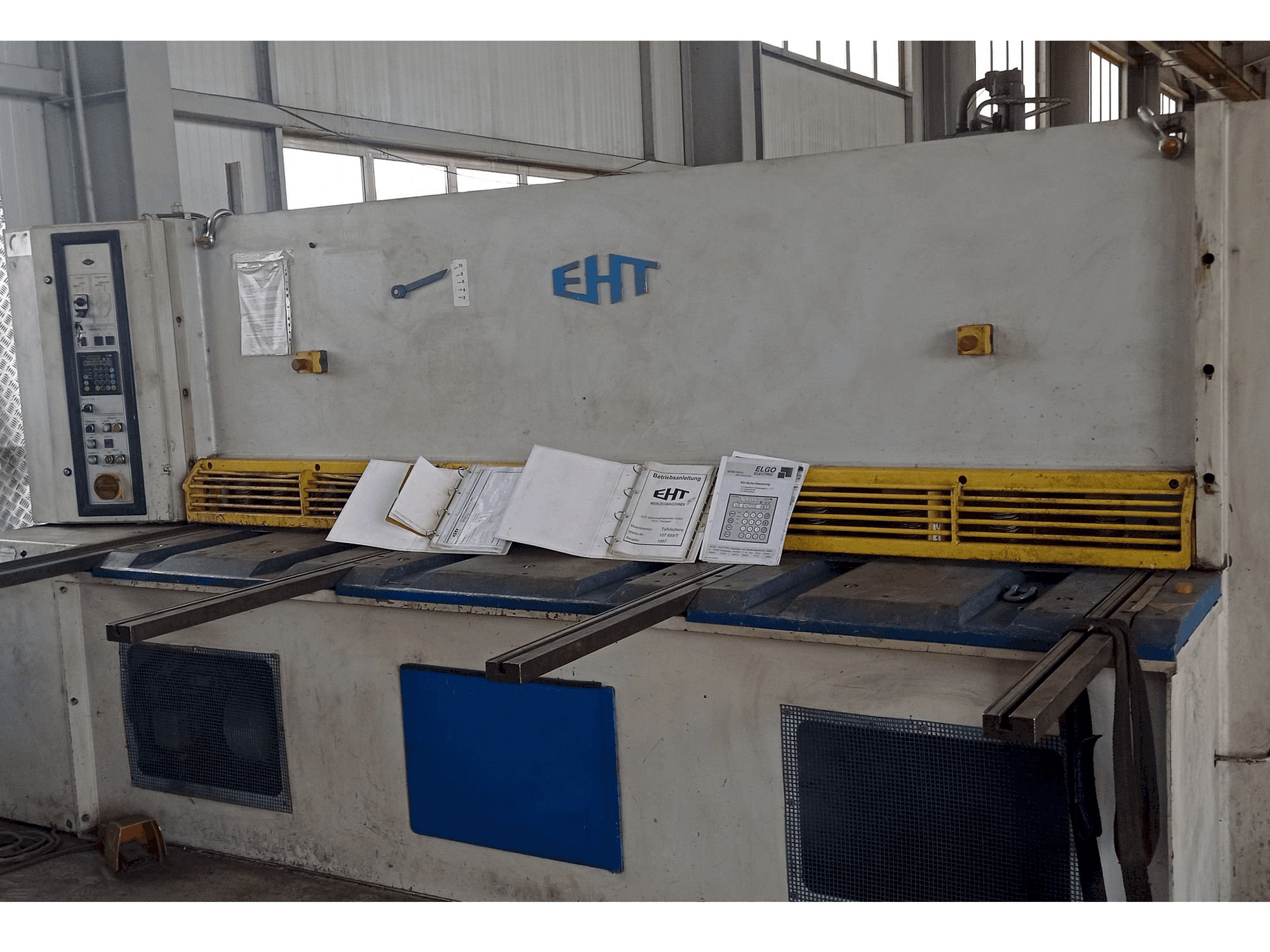 Vooraanzicht van EHT Ecocut 10-31 machine