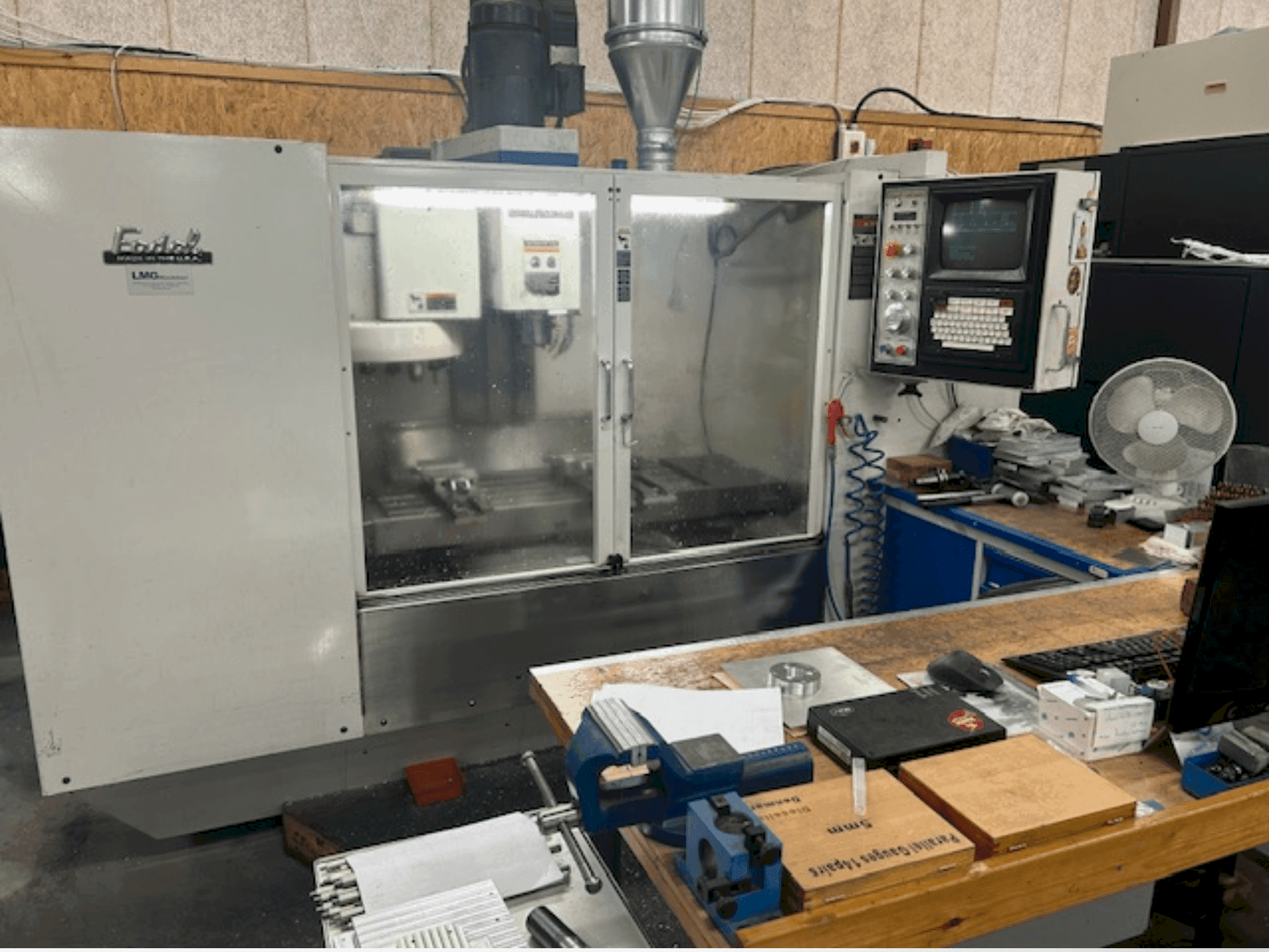 Vooraanzicht van FADAL 906-1 machine