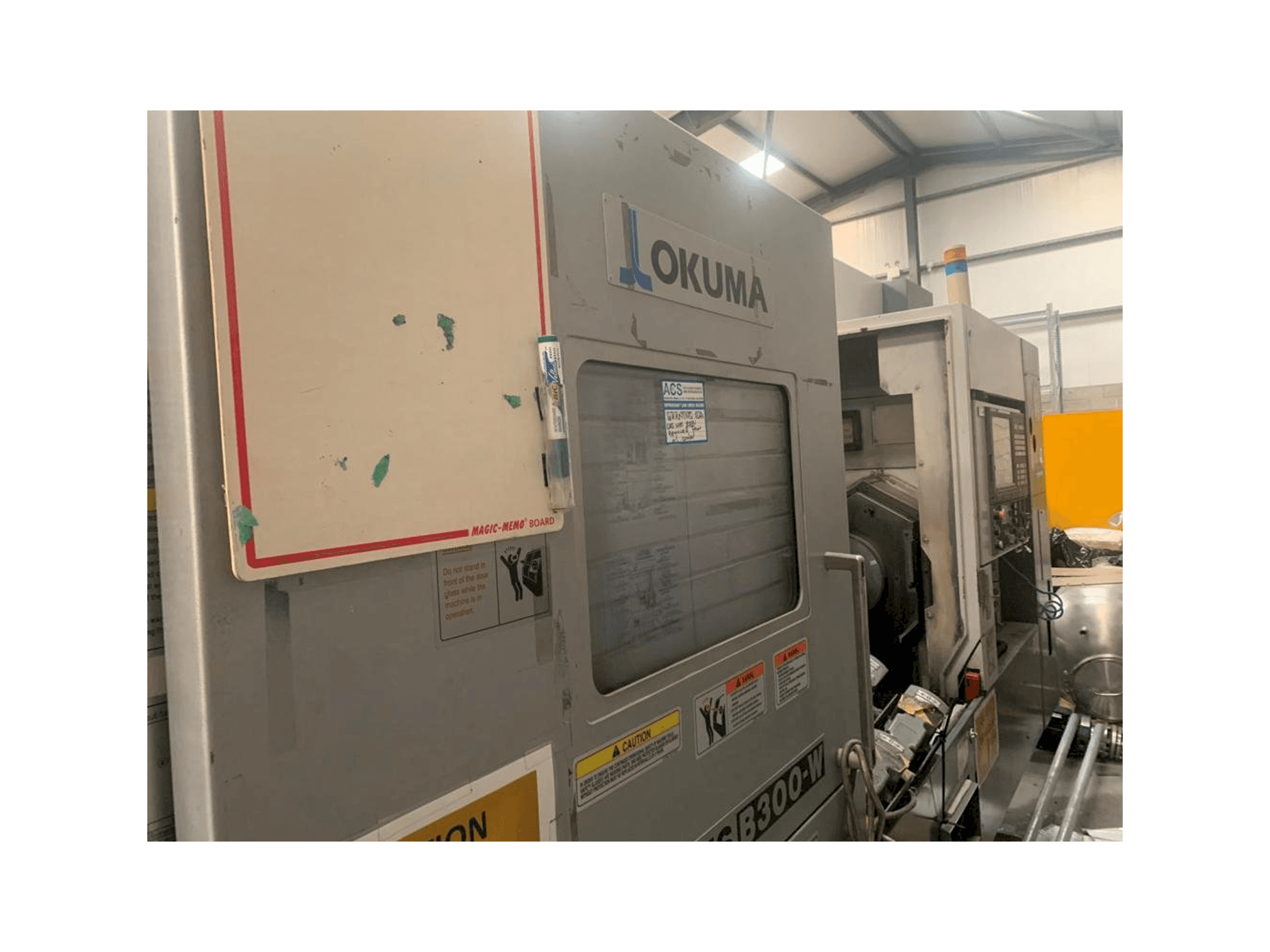 Vooraanzicht van Okuma Multus B-300W machine