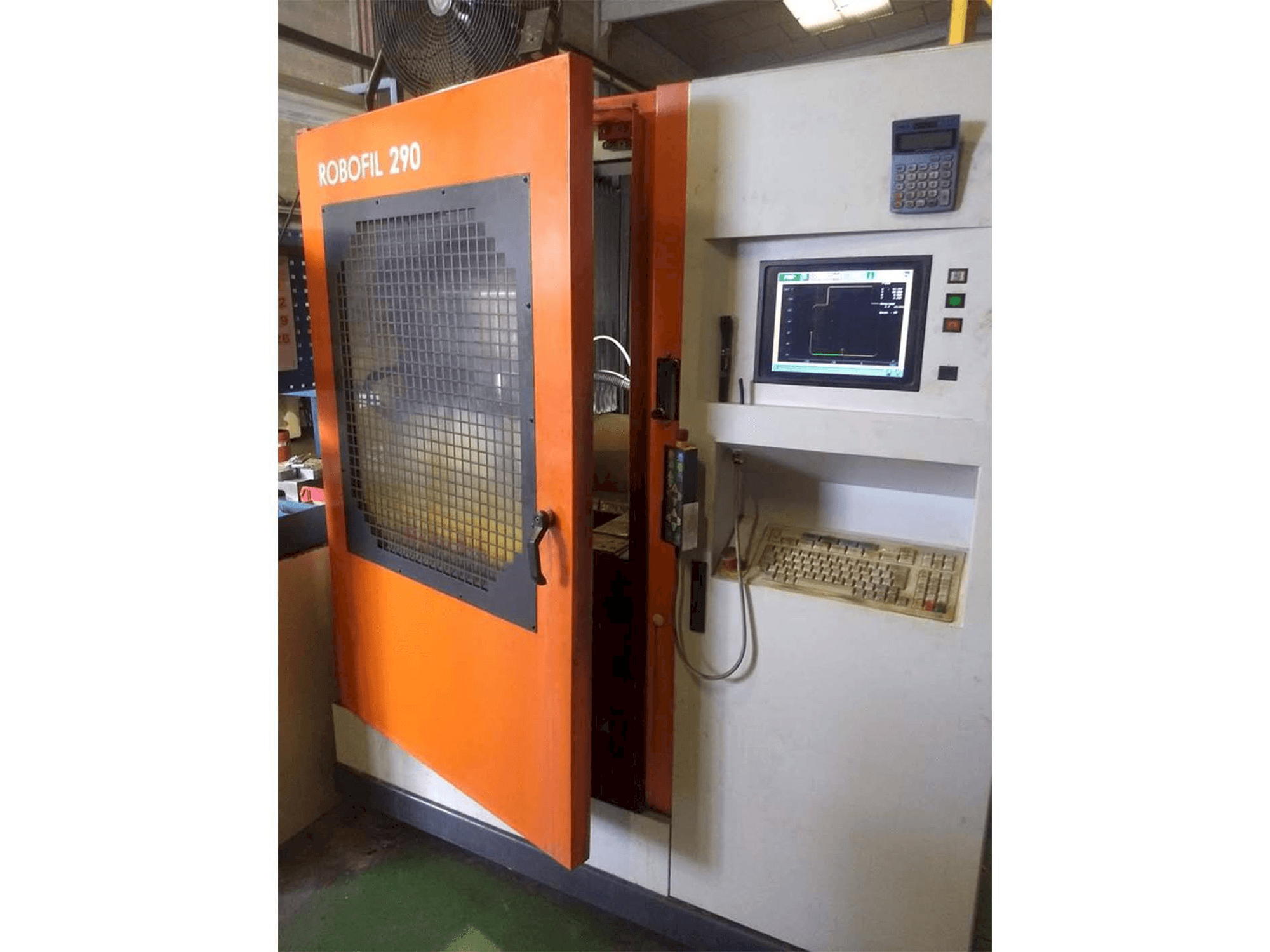 Vooraanzicht van CHARMILLES Robofil 290P machine