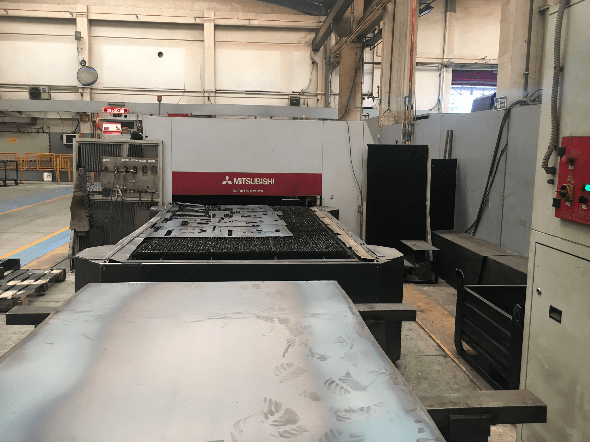 Vooraanzicht van Mitsubishi Electric ML3015LV PLUS II machine