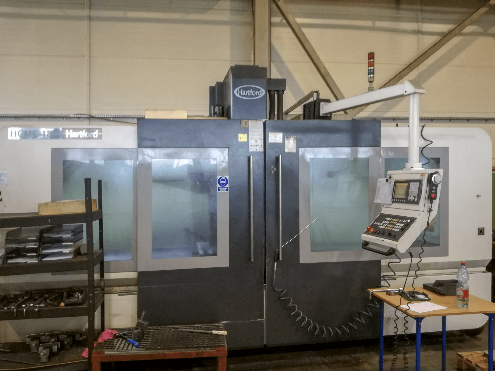 Vooraanzicht van Hartford HCMC-18 machine