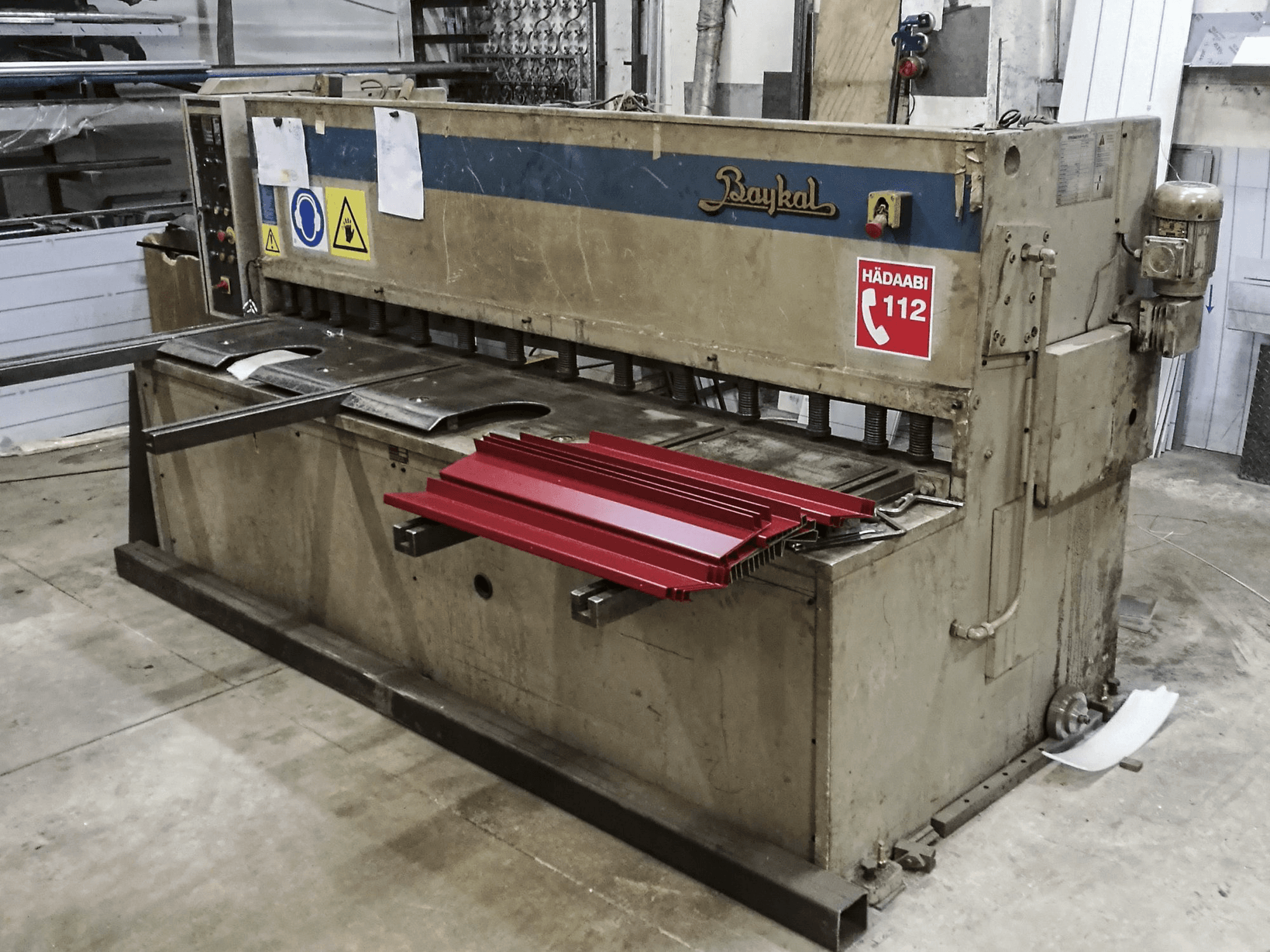 Recht aanzicht van Baykal HGL 2600x6 machine