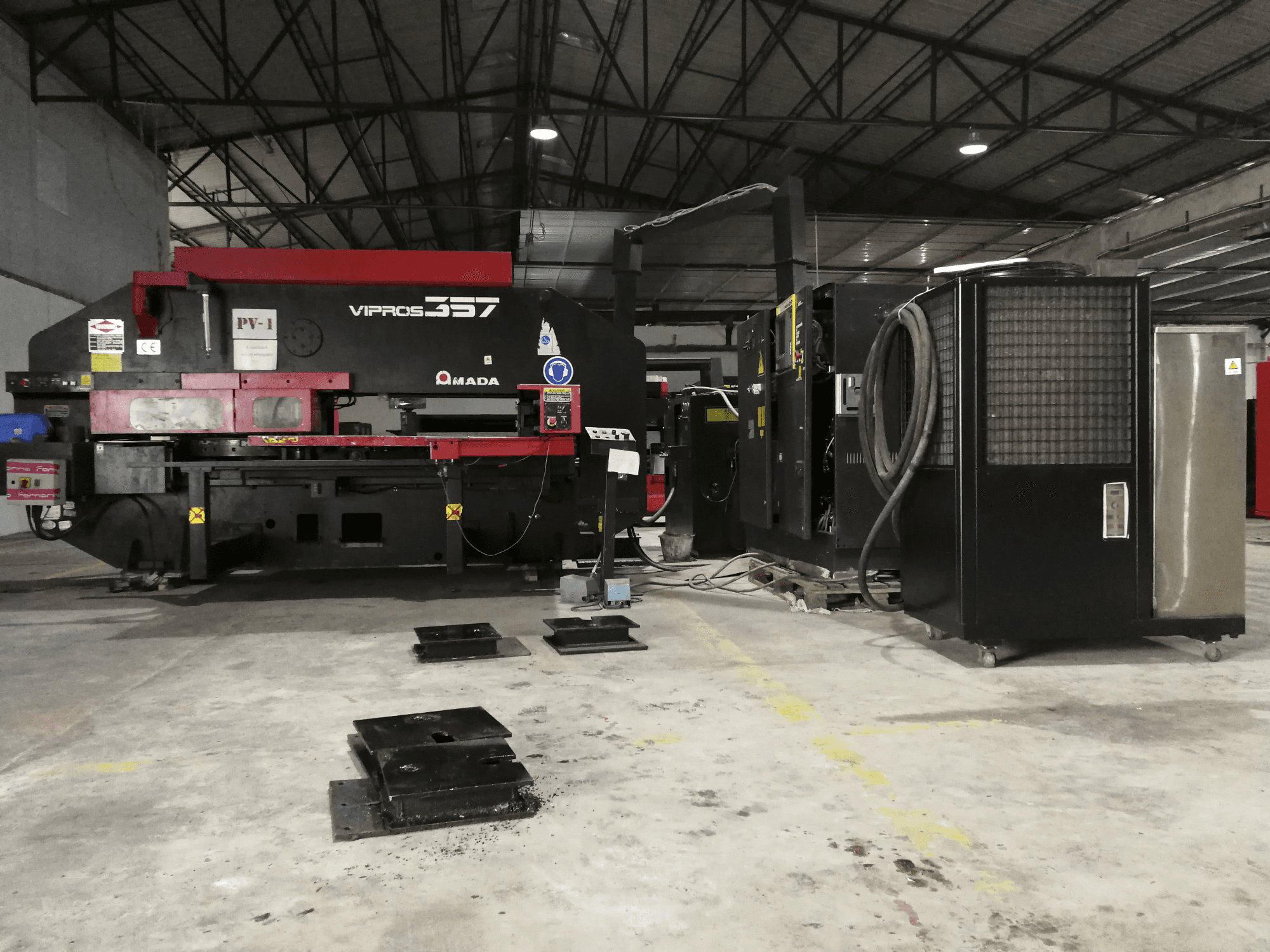 Vooraanzicht 1 van AMADA Vipros 357 machine