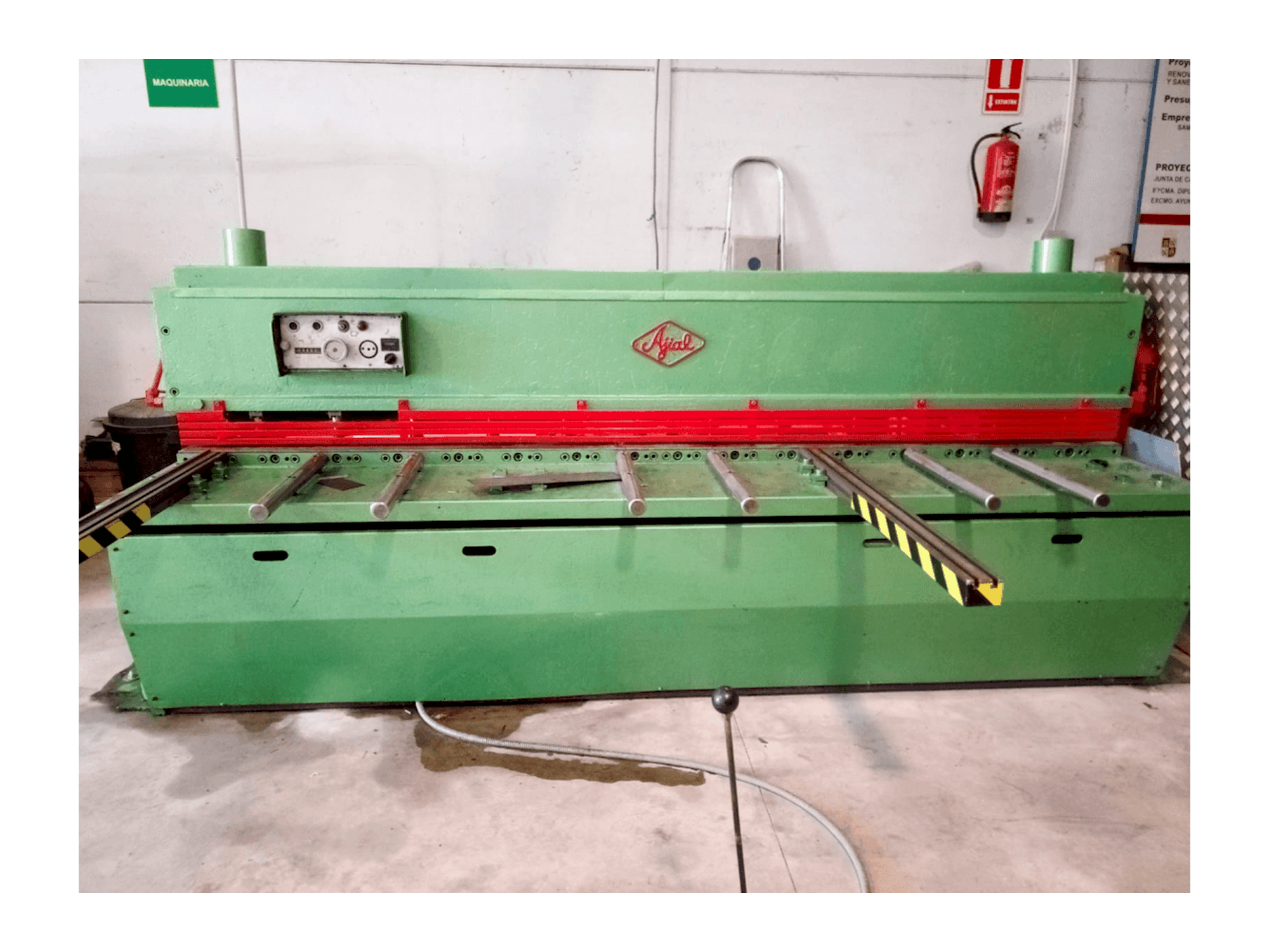 Vooraanzicht van Ajial 630 CA machine