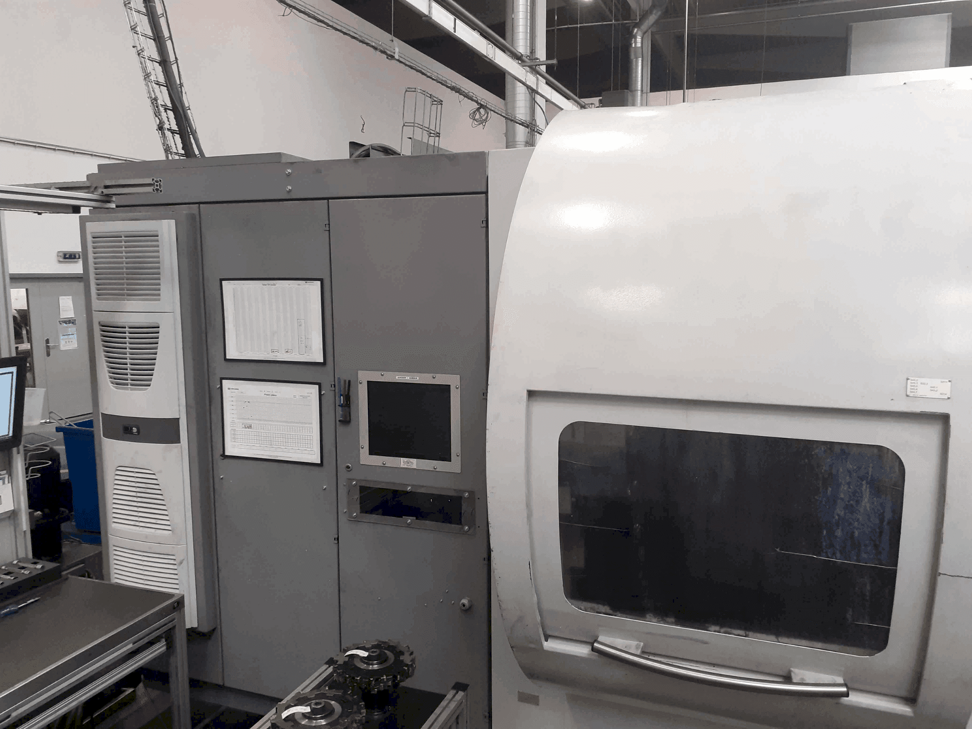 Vooraanzicht van DECKEL MAHO DMC 80 H machine