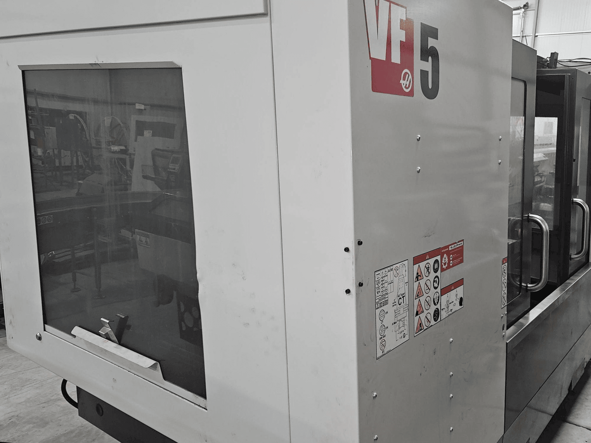 Vooraanzicht van HAAS VF-5/40 machine