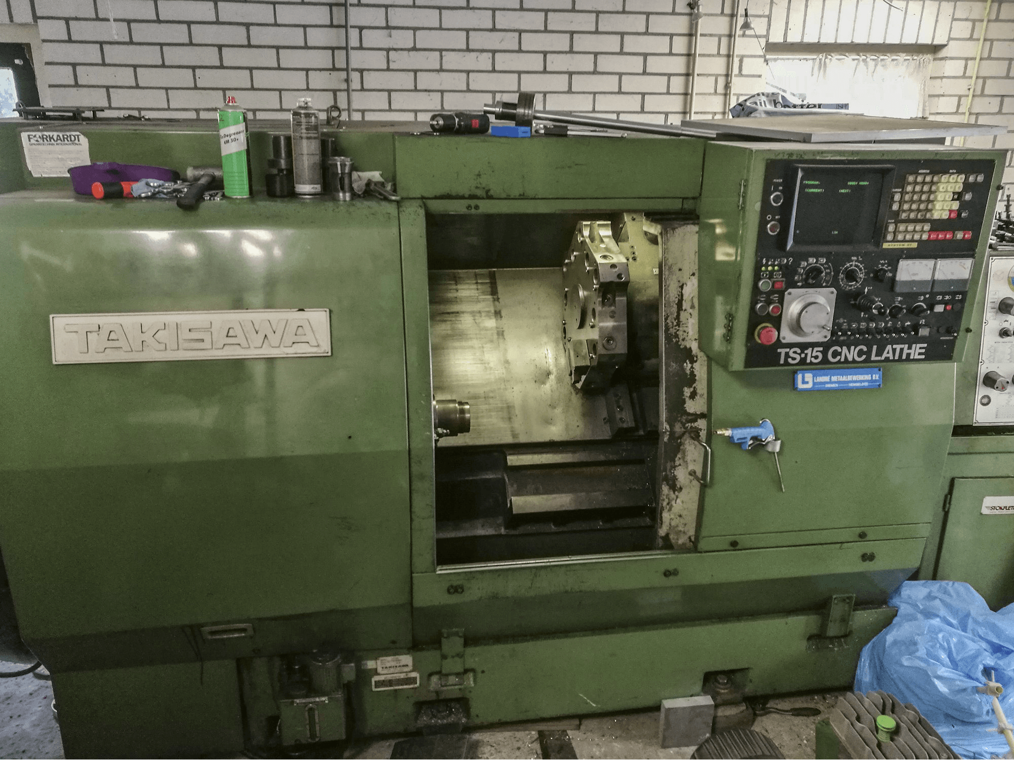 Vooraanzicht van Takisawa TS-15 machine
